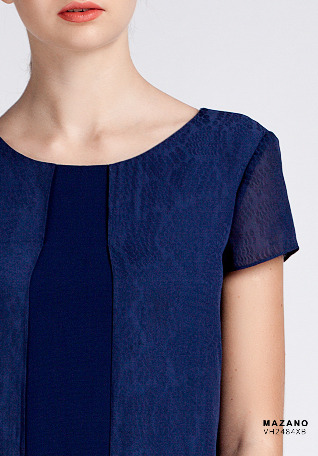 Váy xanh phủ họa tiết chìm_thumbnail_4