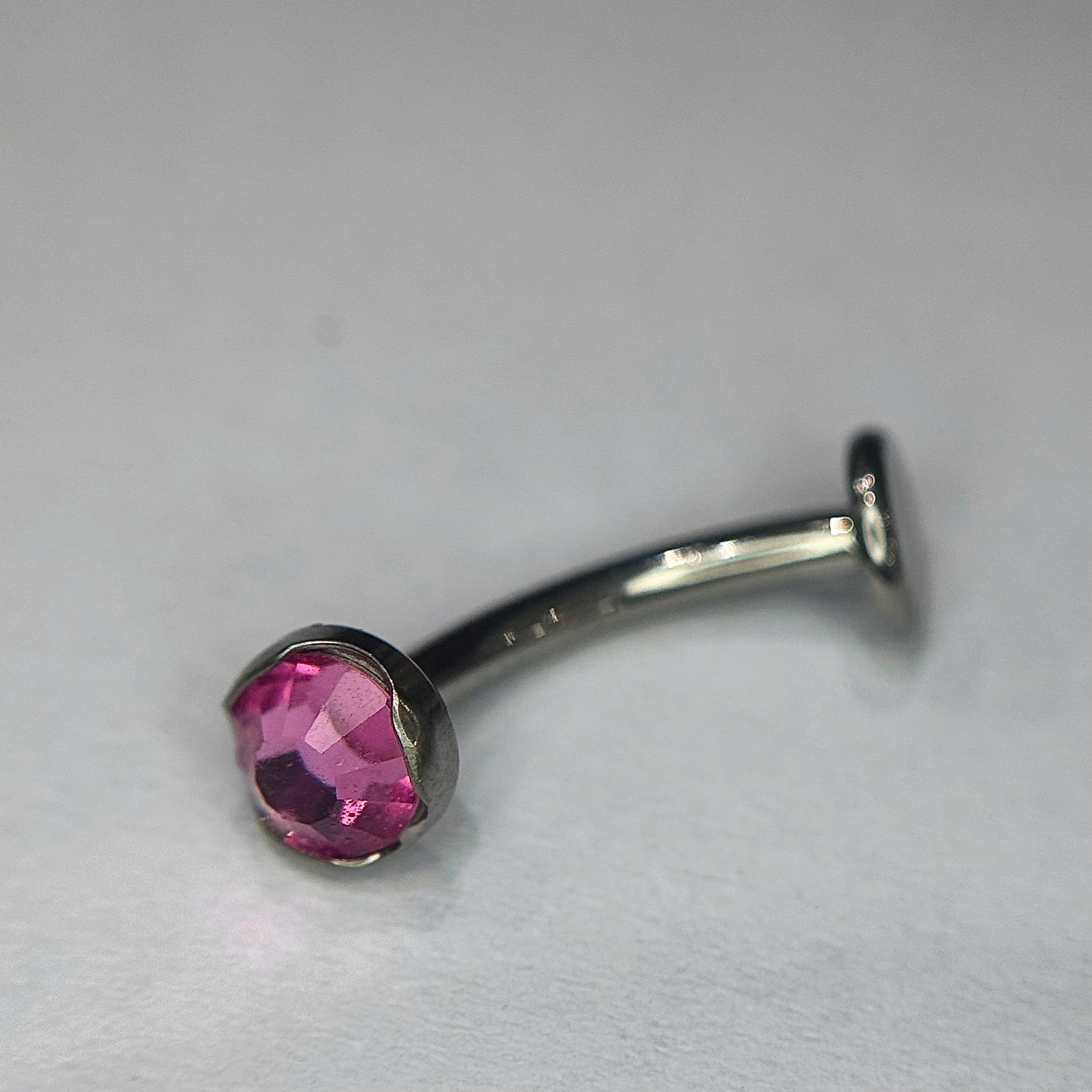 rốn titan đặc biệt đá hồng