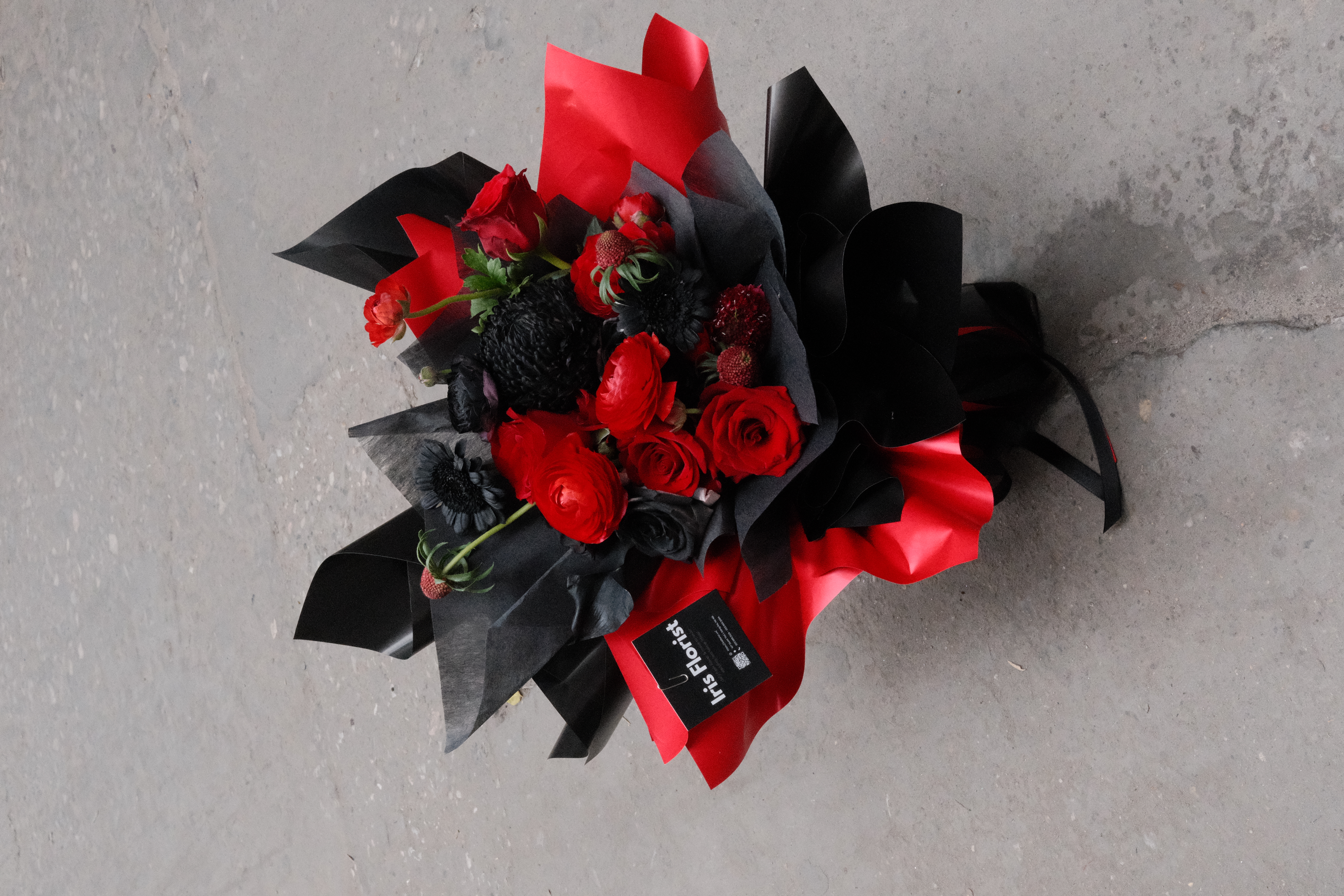 Red and Black Bloom - bó hoa tone đỏ đen_thumbnail_2