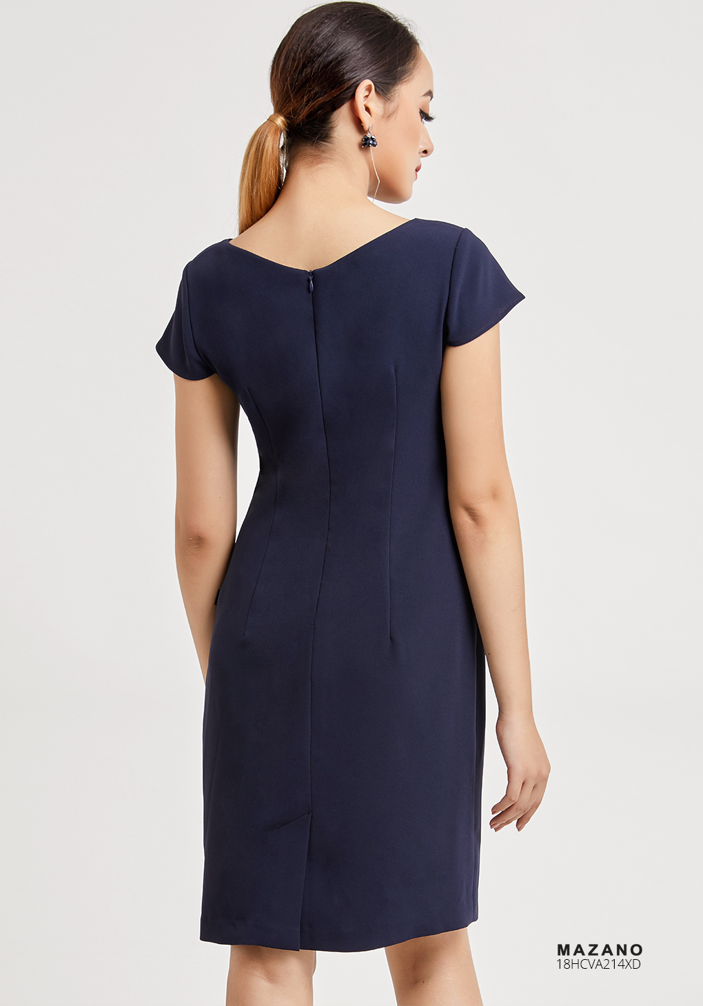 Váy xanh ôm thêu hoa đính đá_thumbnail_1