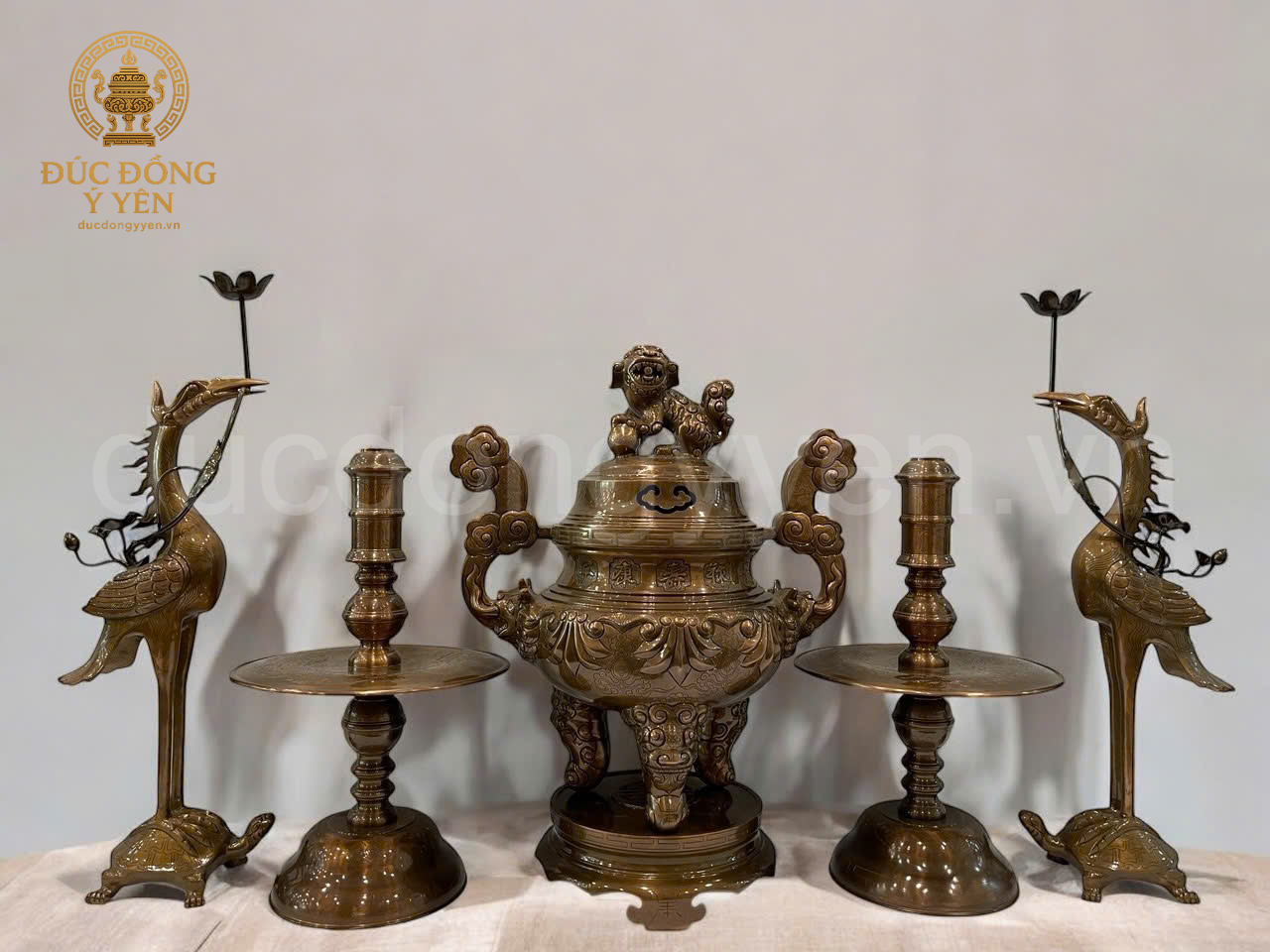 Bộ ngũ sự chạm hoa văn sòi đúc đồng đỏ