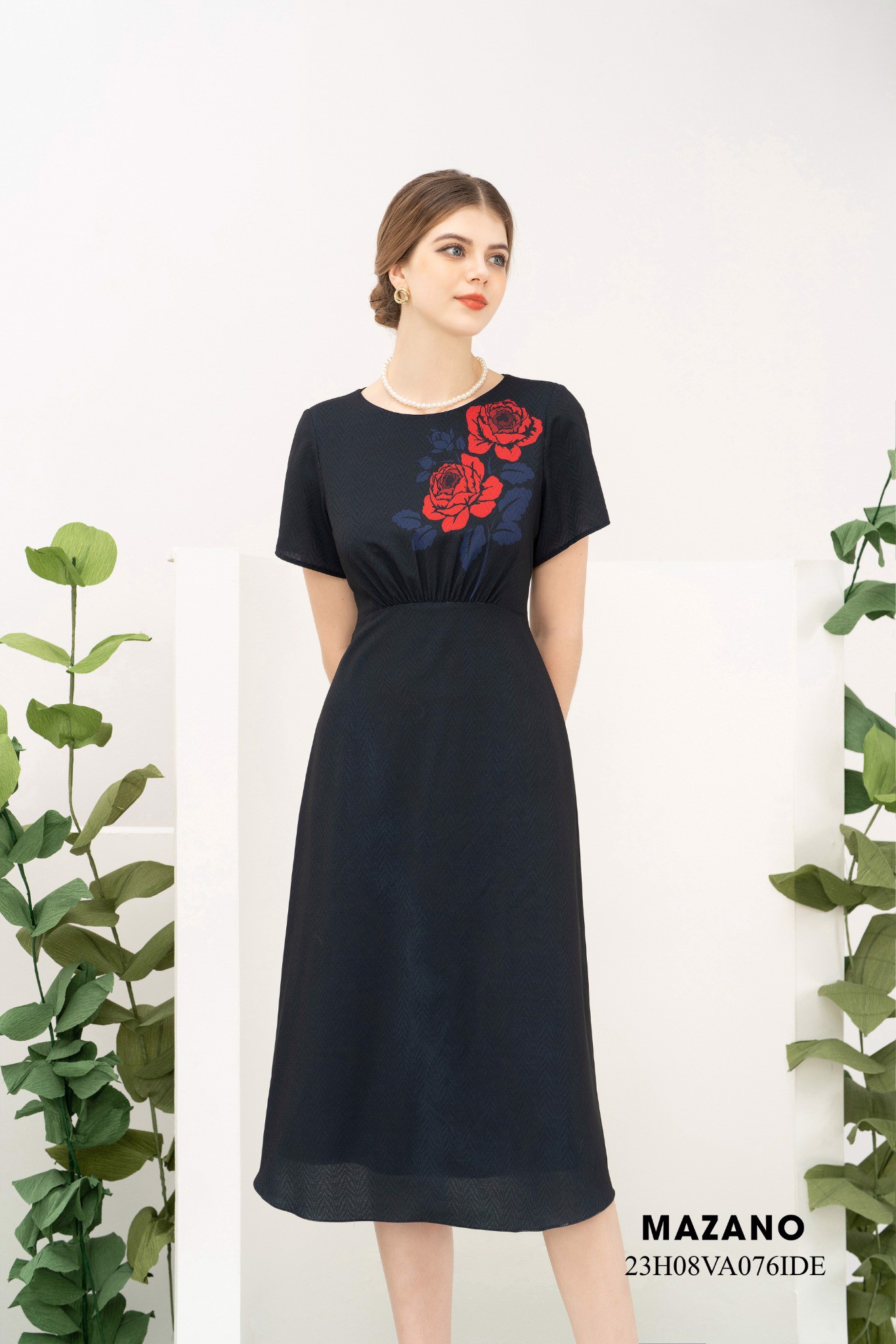 Đầm eo cao họa tiết hoa hồng