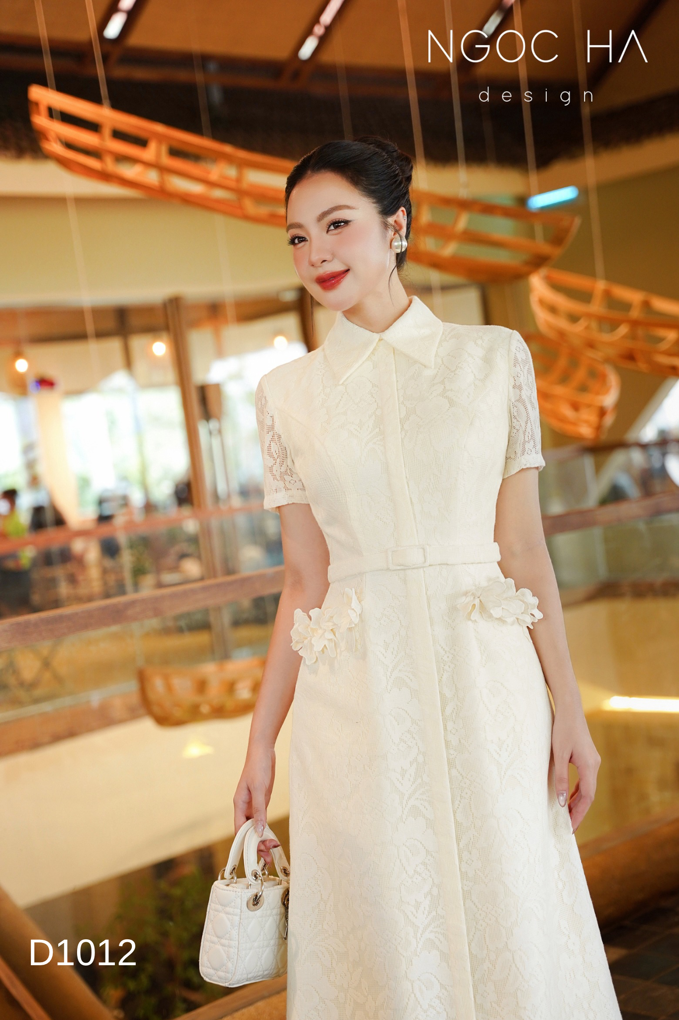 Catherine Dress_ Đầm Ren Đính Hoa Túi Màu Kem D1012_thumbnail_1