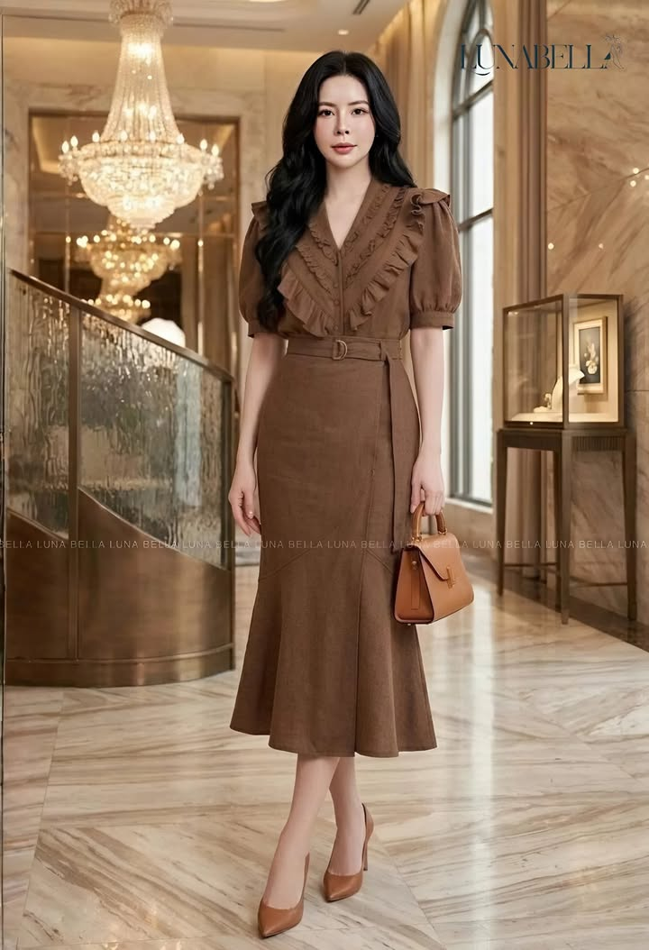 Áo viền bèo tay bồng SORALIA màu NÂU