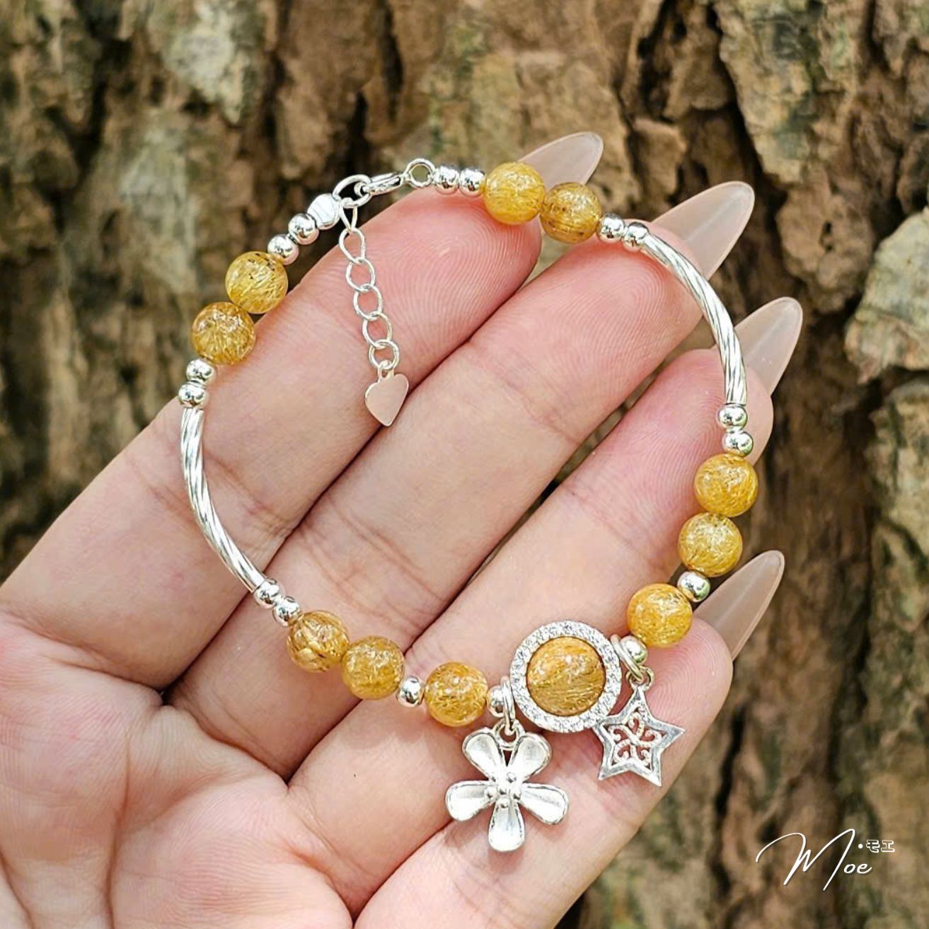 PT212 - Vòng tay thạch anh tóc vàng hoa mai mix charm bạc_thumbnail_3