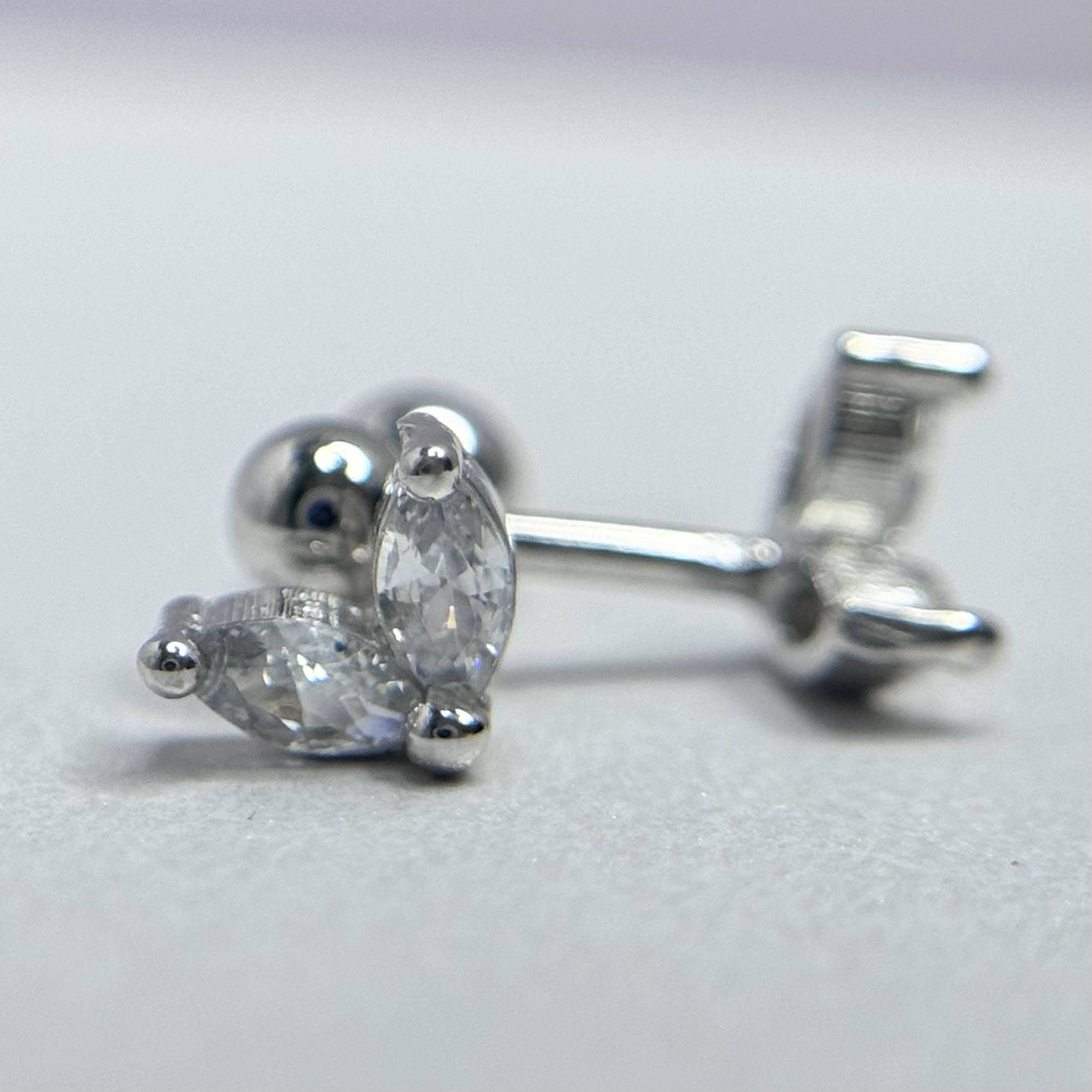 Khuyên kiểu bạc xi bạch kim 2 cánh trắng nhỏ