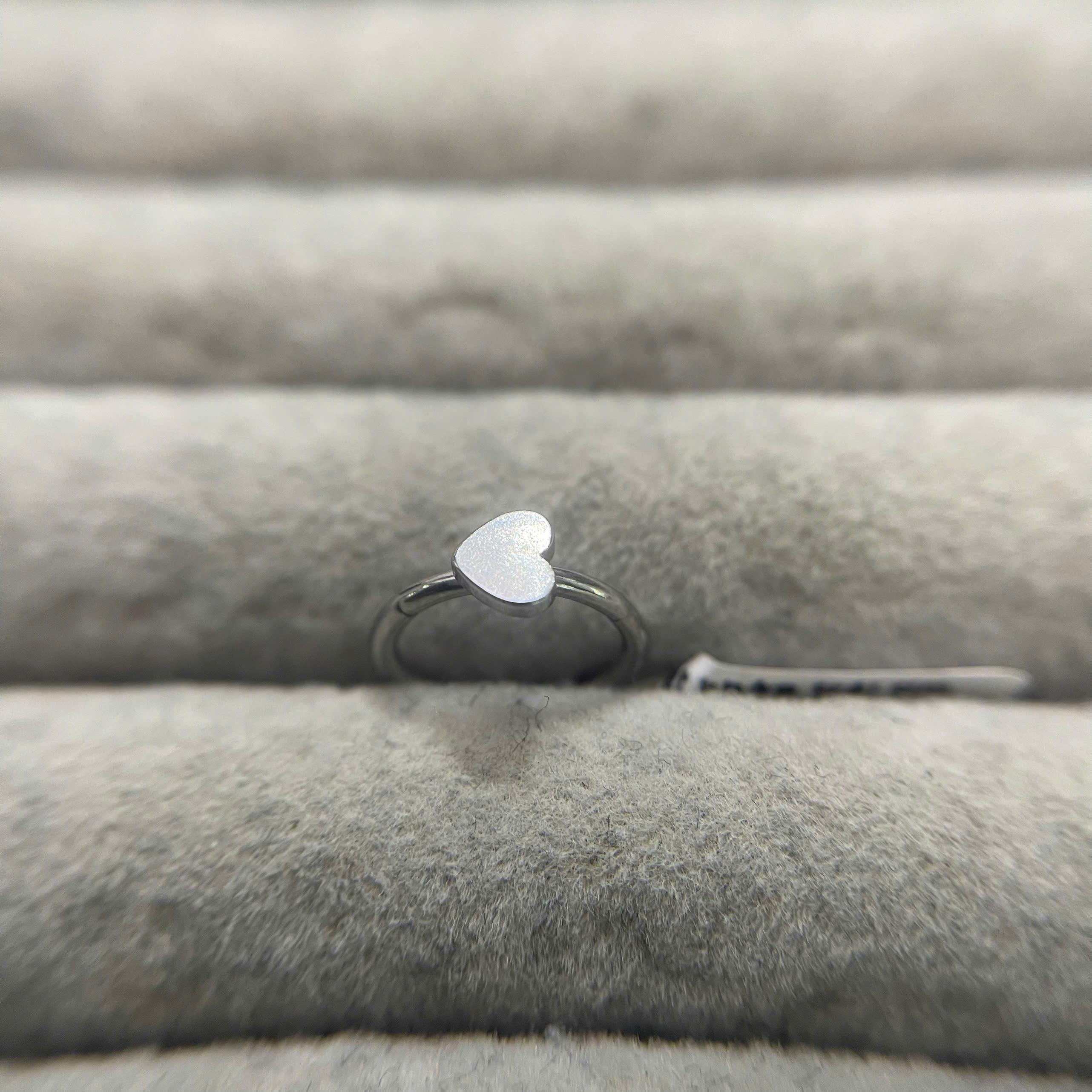 Bật khớp trái tim size 8.