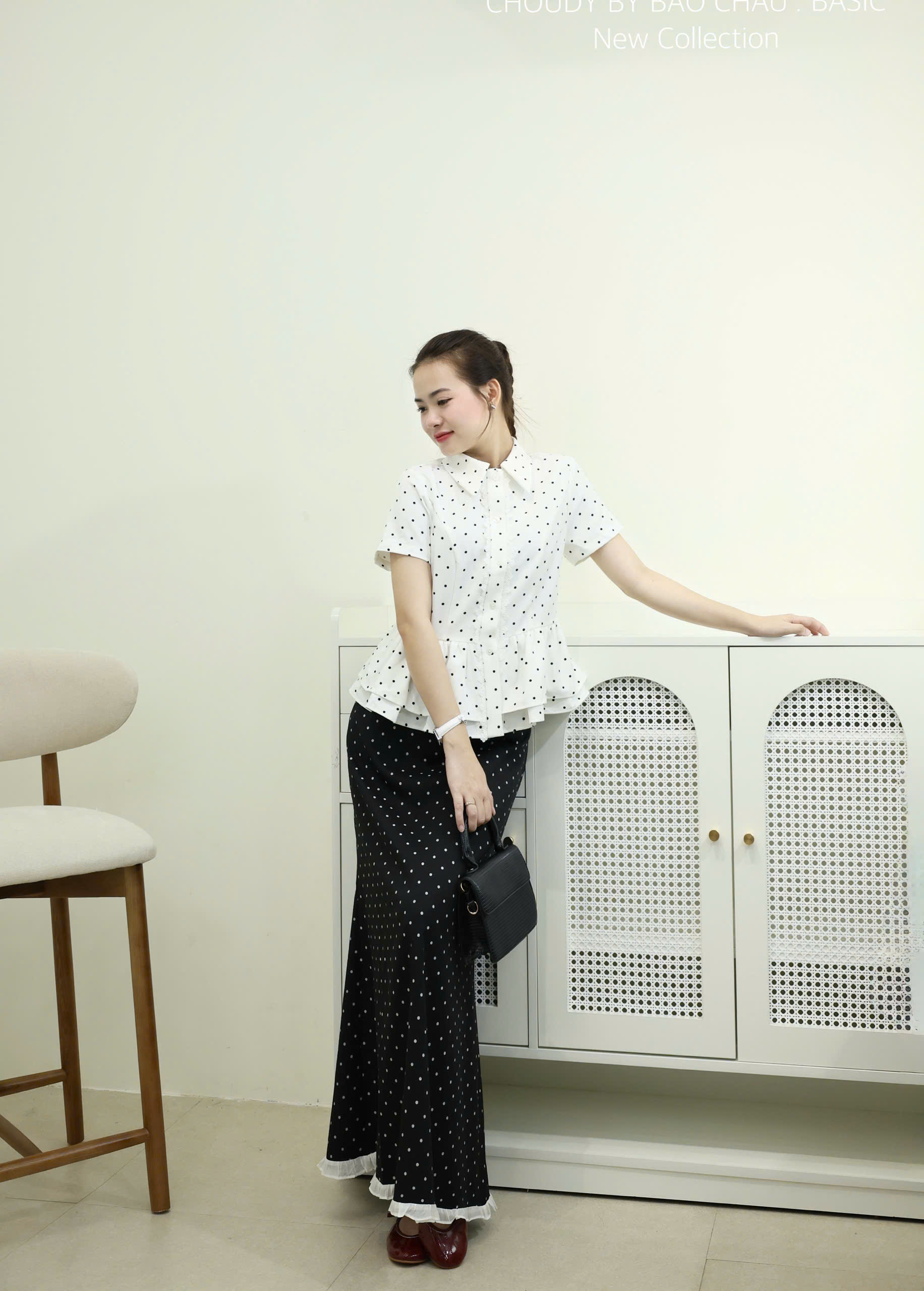 U749 CHÂN VÁY CHẤM BI ĐEN