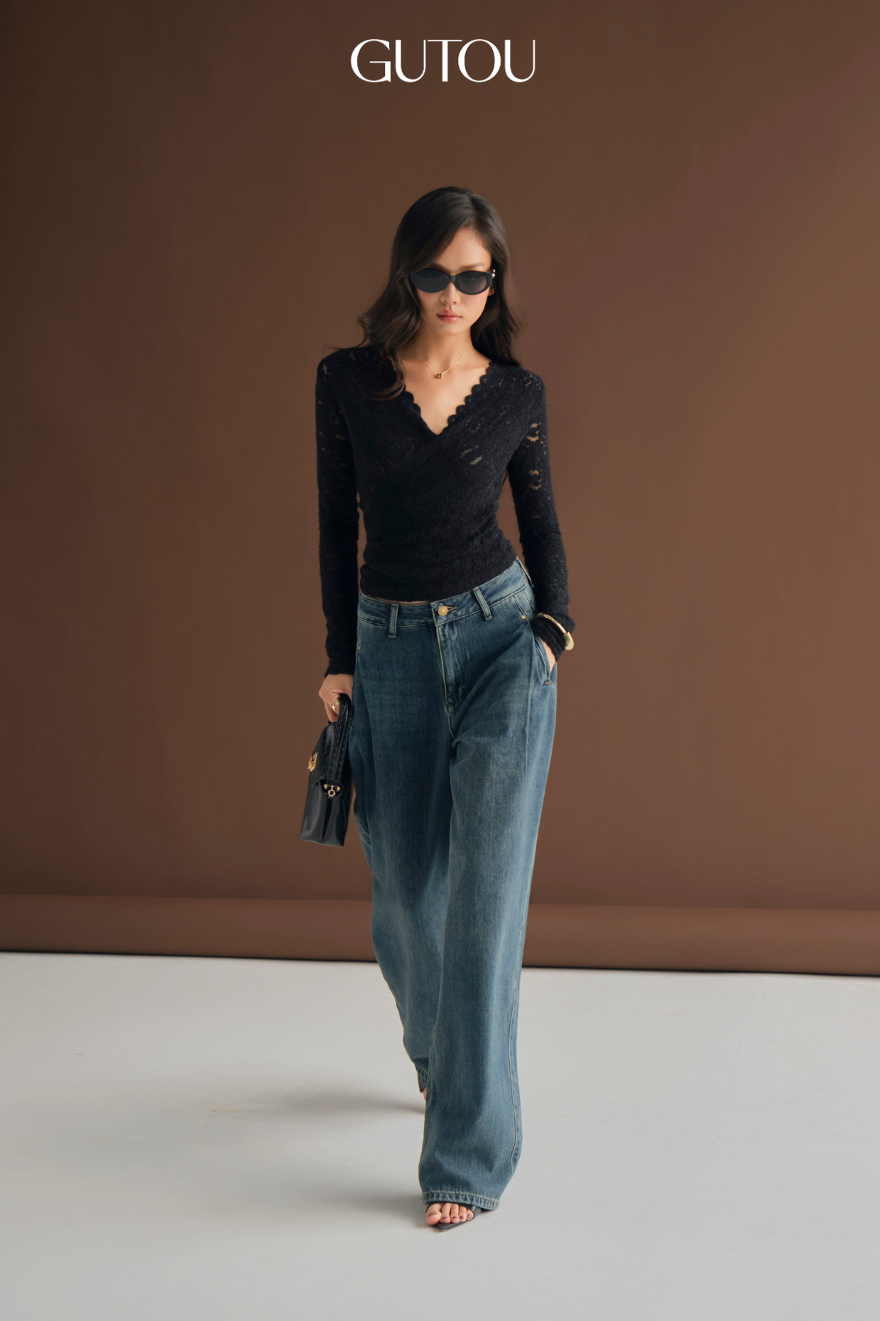 [ GUTOU ] Áo Ren Hoa Cổ V Elise Floral