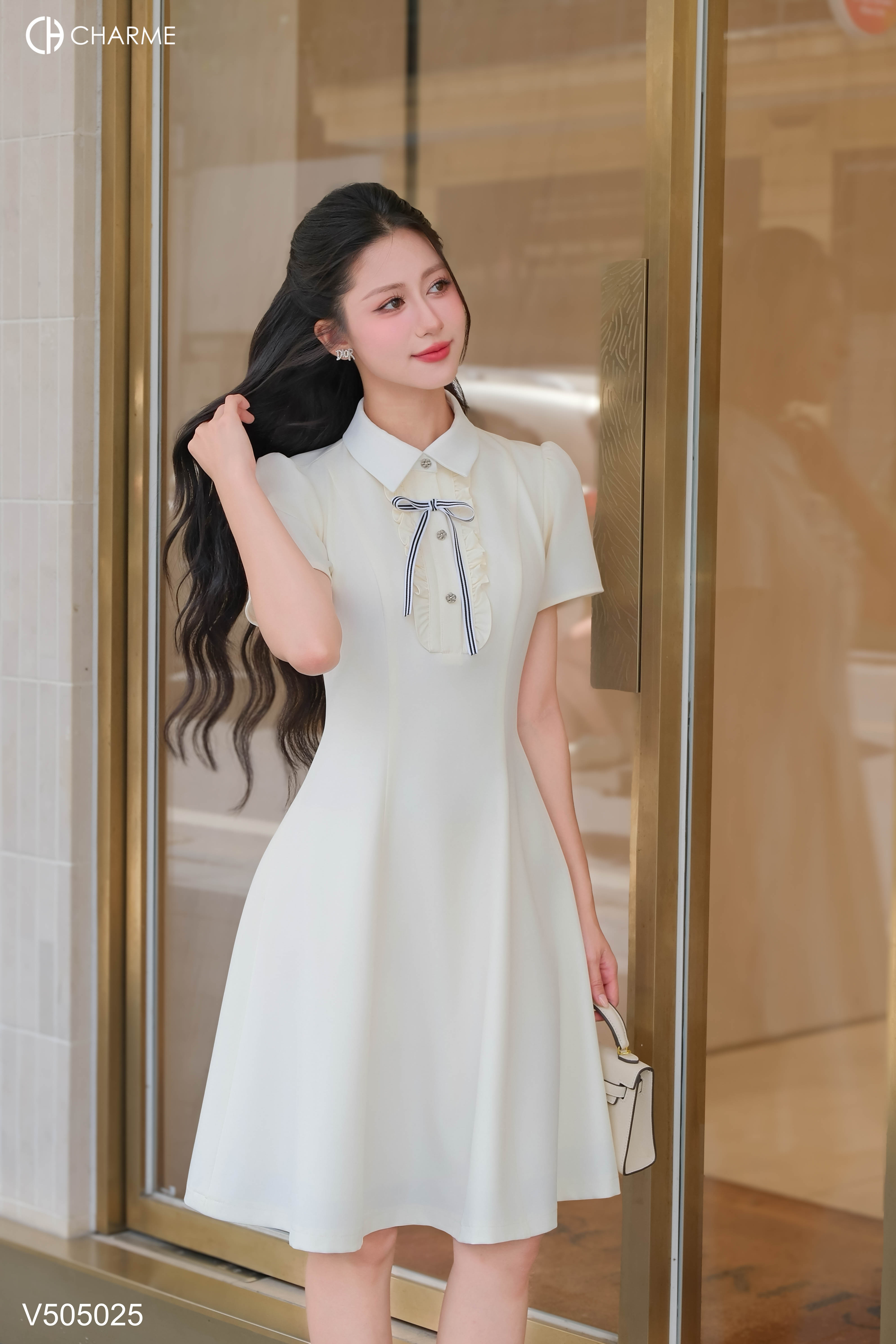 Váy ngắn tay ngực bèo