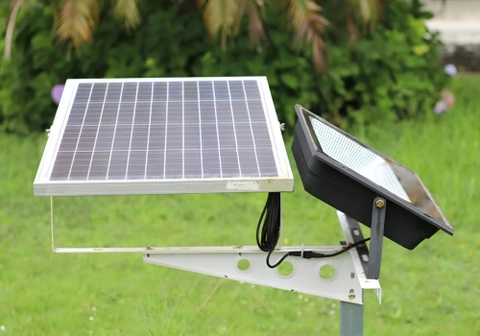 Đèn năng lượng mặt trời là gì? Ứng dụng của đèn năng lượng mặt trời tại Việt Nam