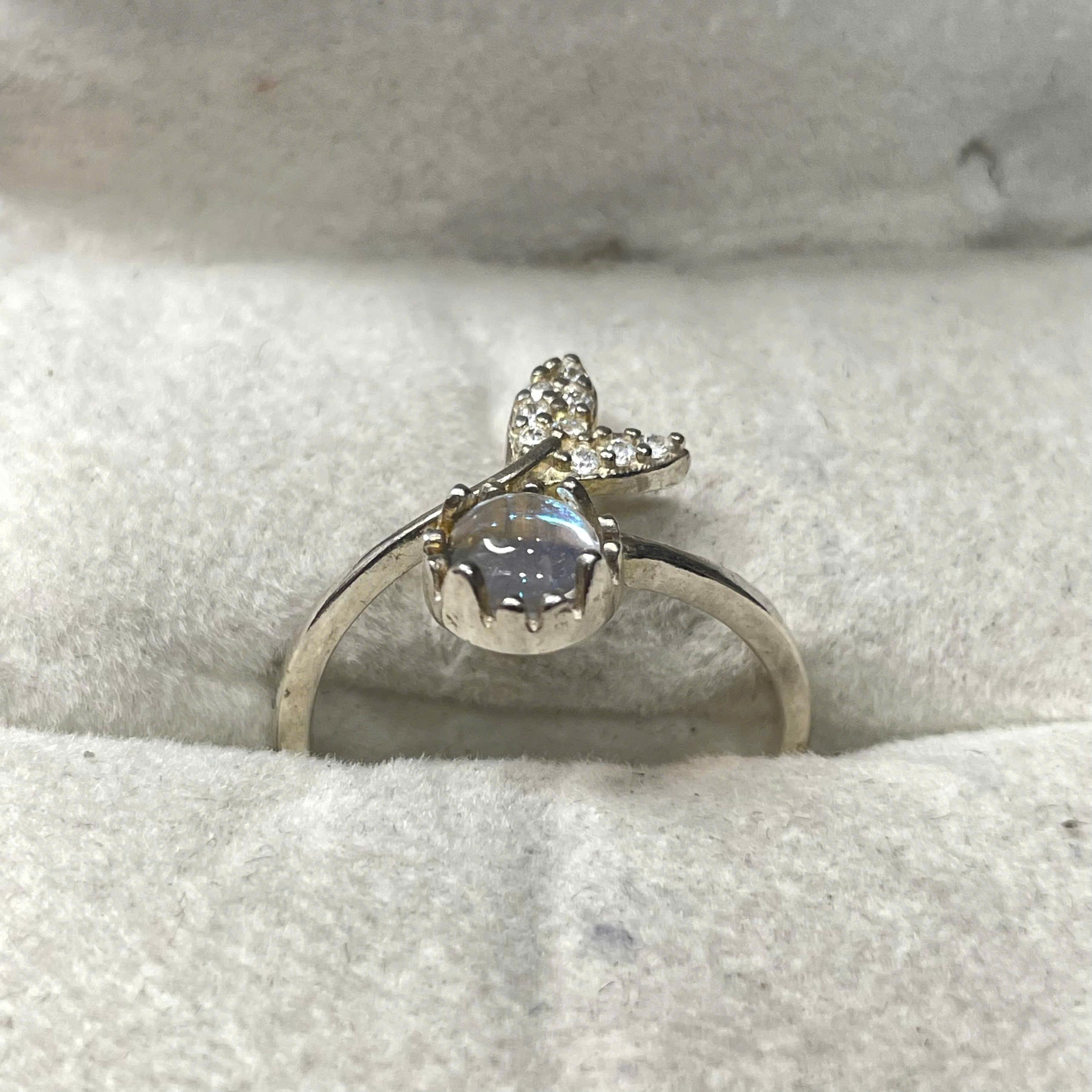 nhẫn bạc 925 đá moonstone đuôi cá.