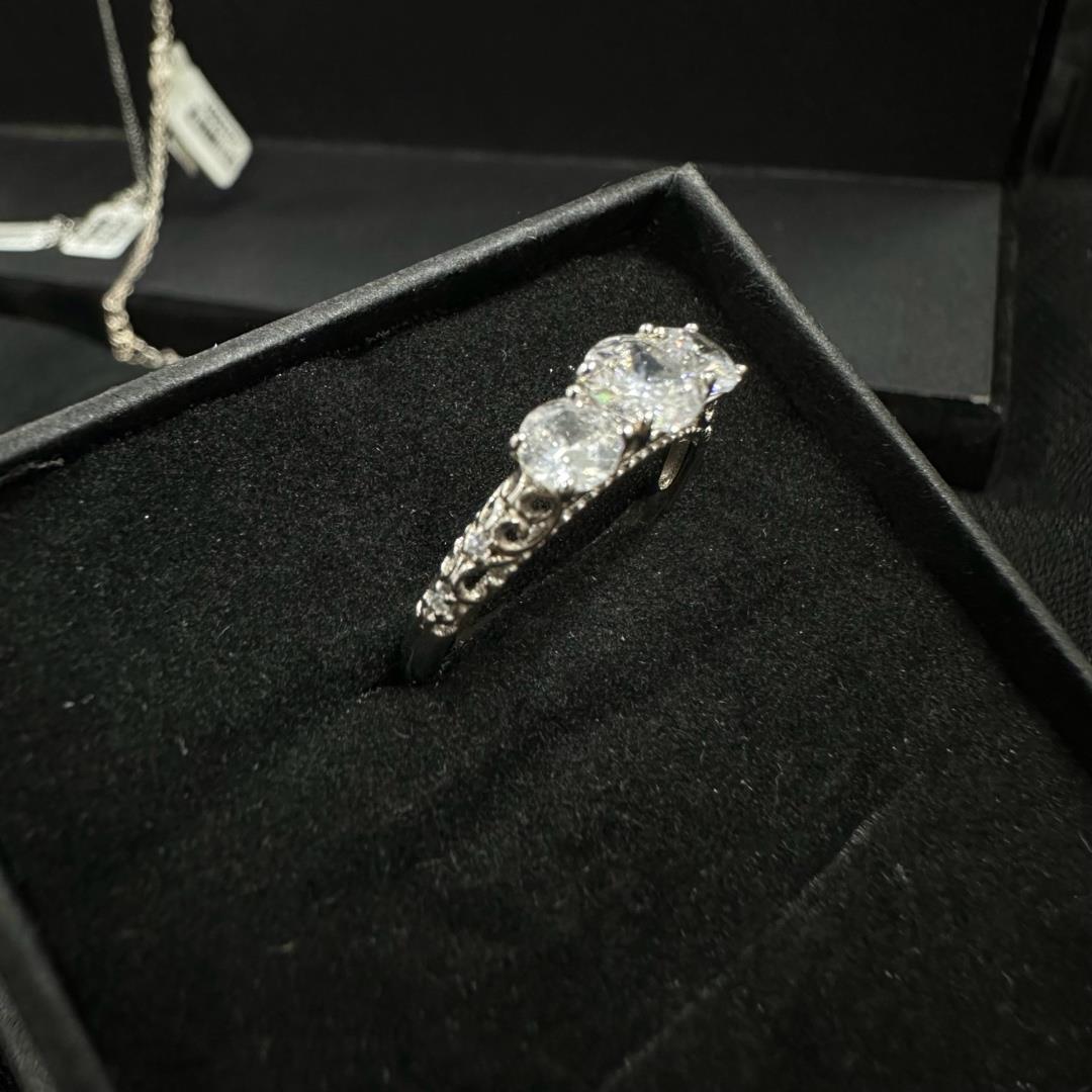 Nhẫn bạc 3 kim cương size 7.1