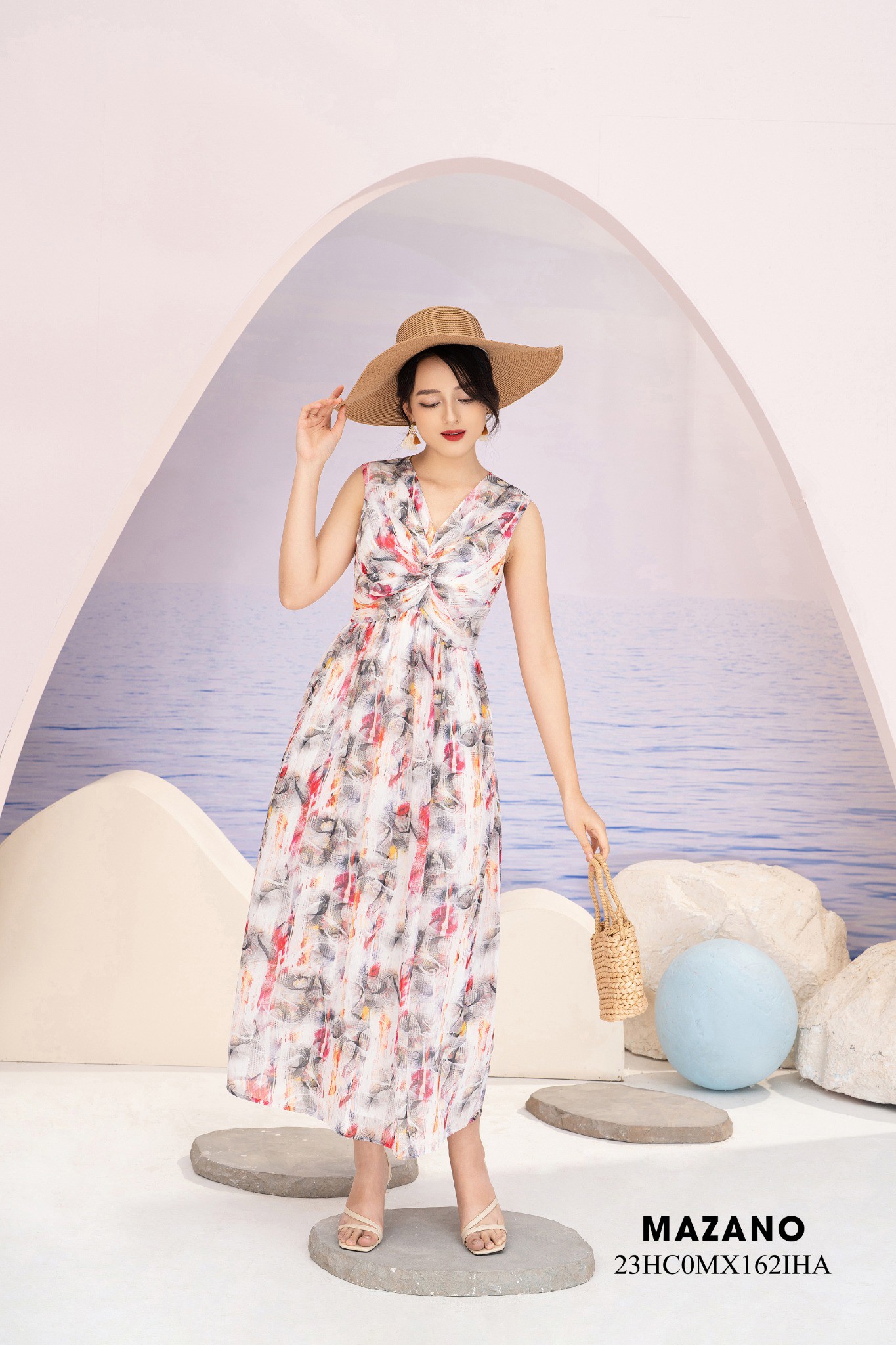 Đầm Maxi vải voan đi biển eo nhỏ in hoa 23HC0MX162IHA