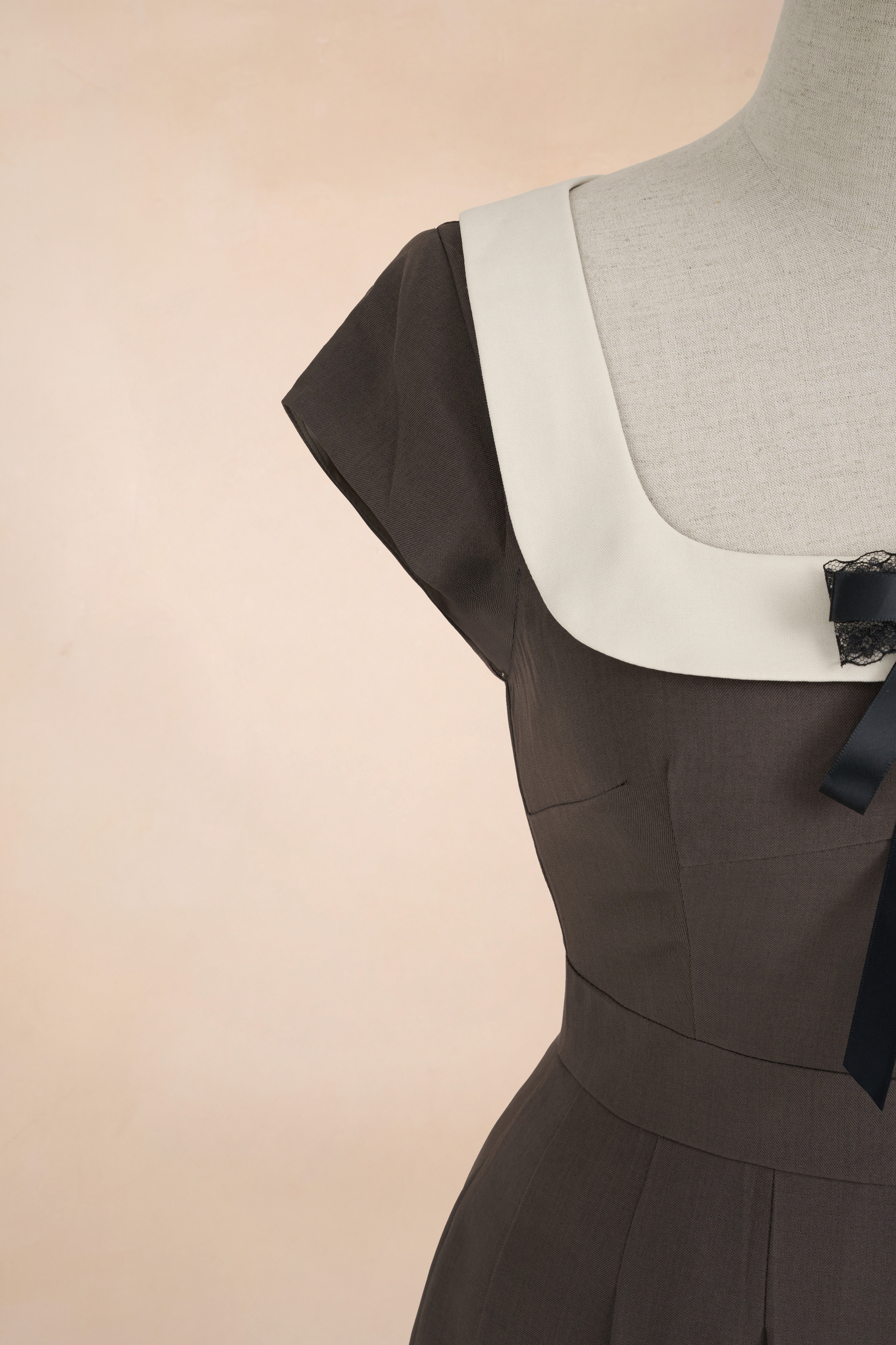 Đầm Xếp Ly Cổ Vuông Tag Ngực_thumbnail_2