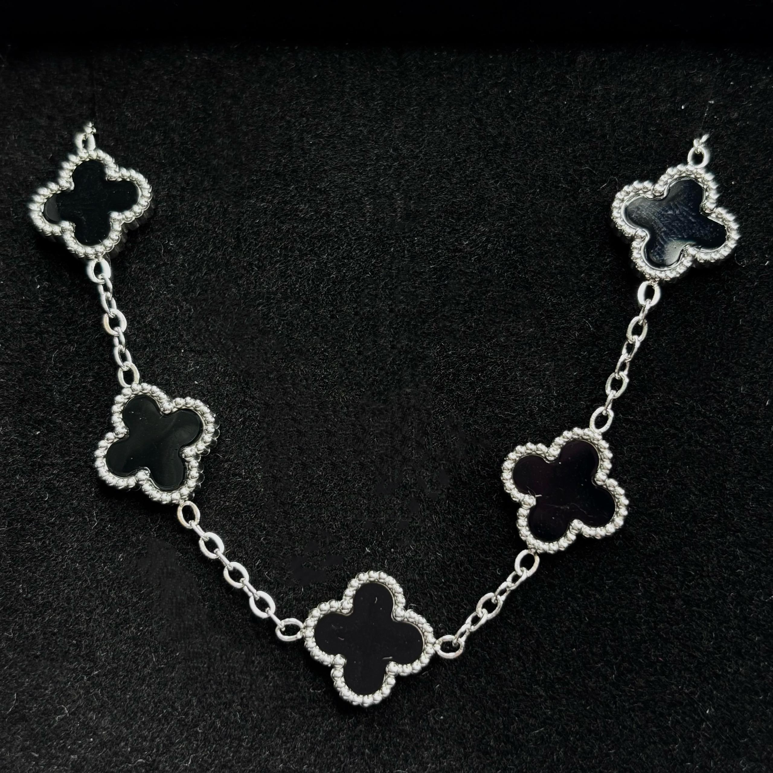 Vòng tay van cleef đen