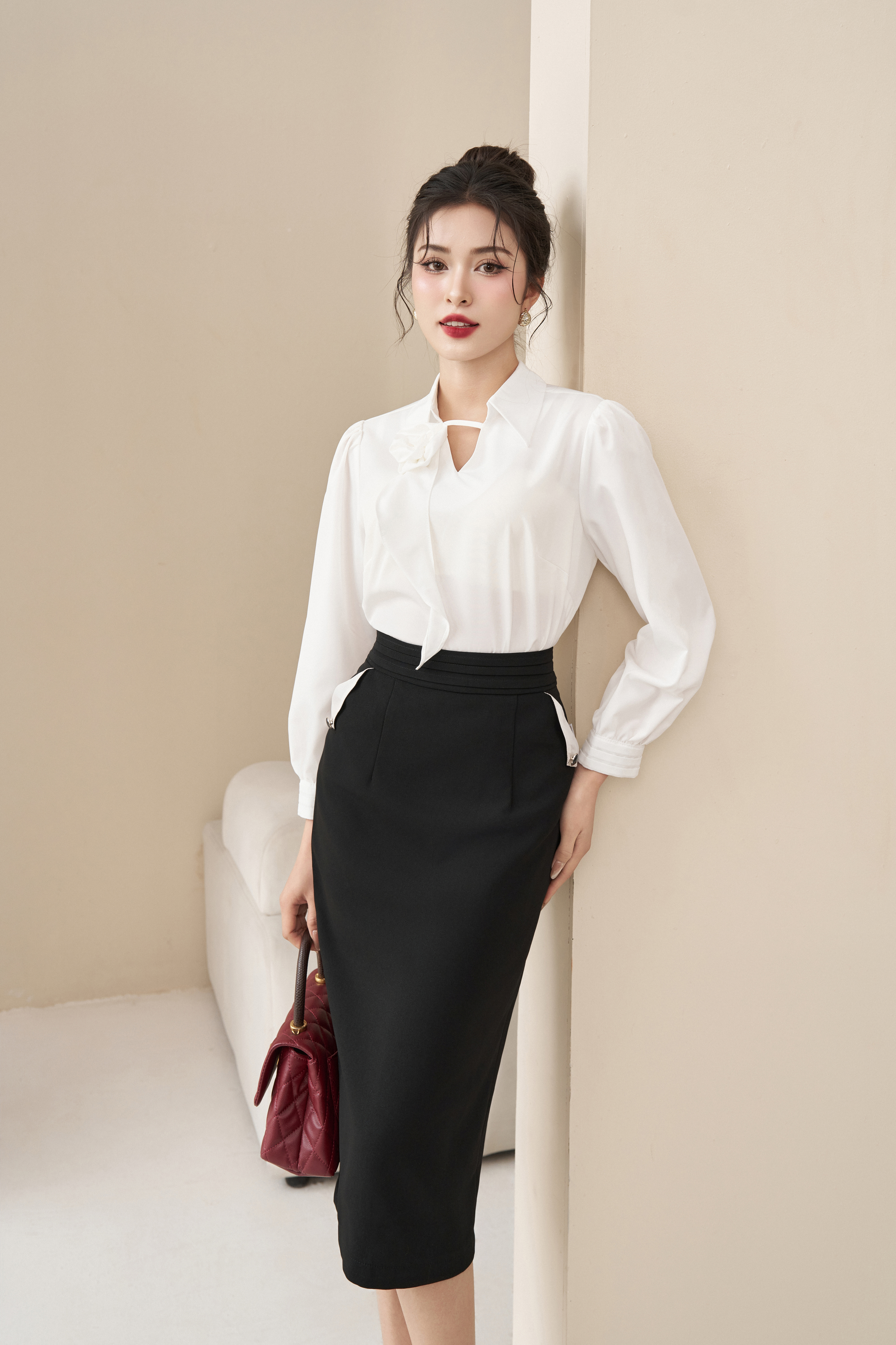 Đầm ôm peplum đen phối trắng đính hoa_thumbnail_4