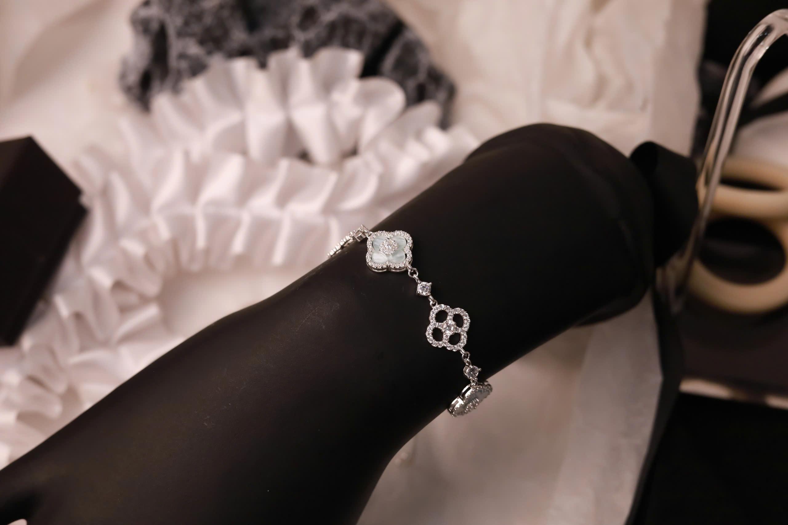 Vòng tay bạc cỏ 4 lá dây rút xi bạch kim xà cừ xanh lá_thumbnail_1