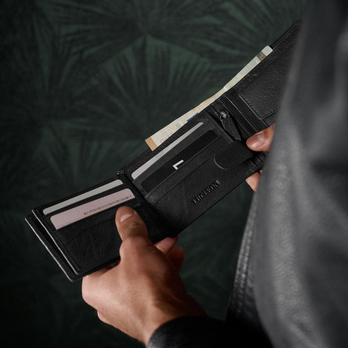 Ví nam giá rẻ dưới 300k đẹp, bền theo phong cách tối giản