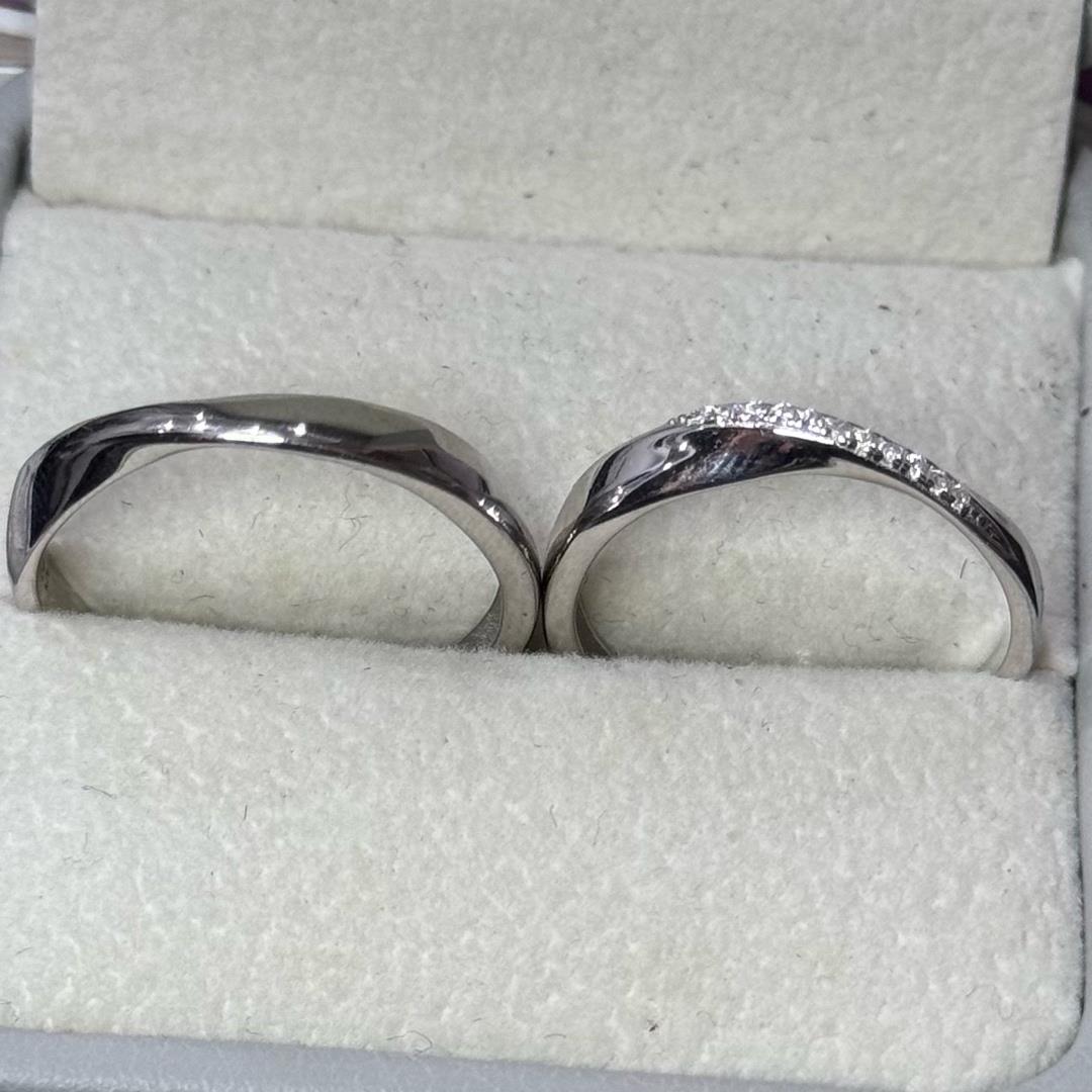 nhẫn cặp bạc si bạch kim kim cương dải xoắn chéo nhẹ freesize