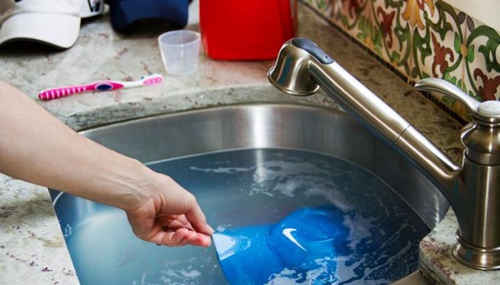 Có nên giặt mũ lưỡi trai bằng máy giặt?