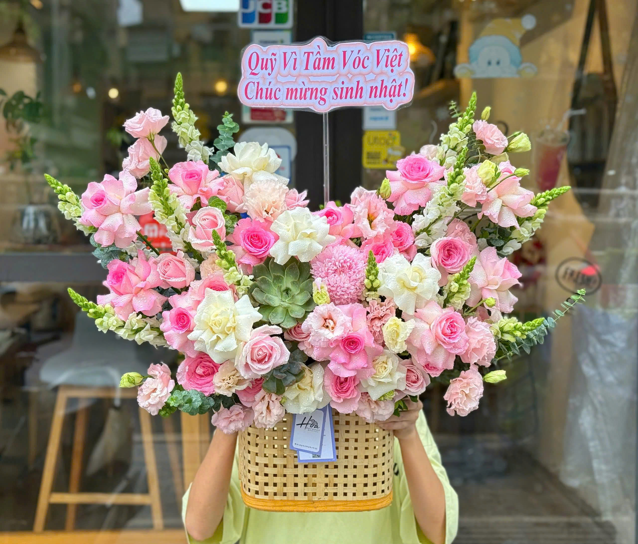 Giỏ hoa tươi tone hồng