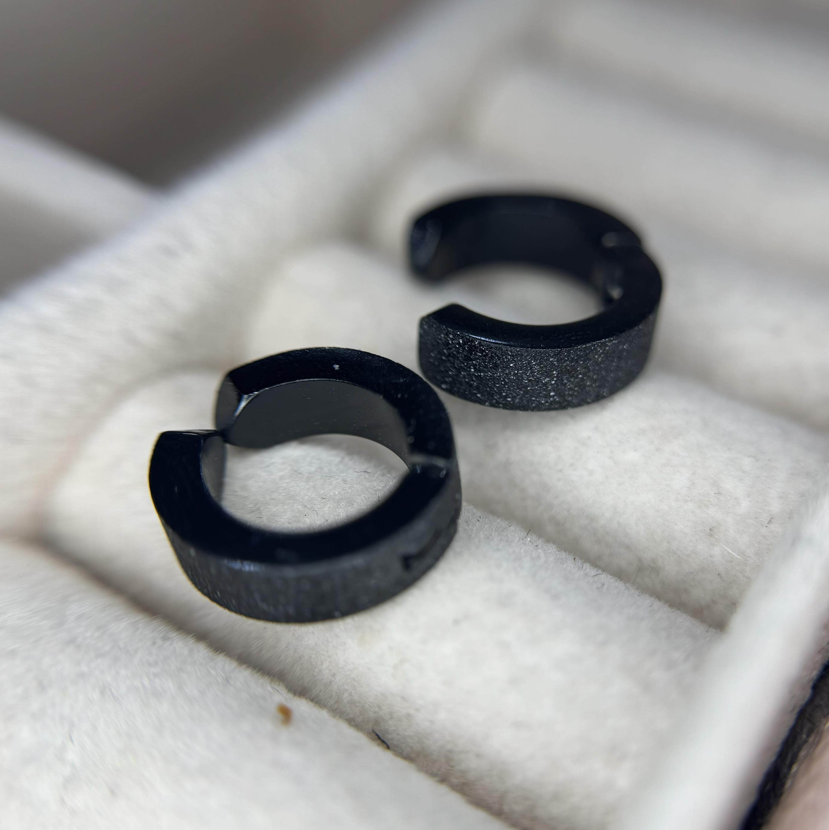 khuyên kẹp giả đen nhám kim tuyến nhấp nhánh size 10