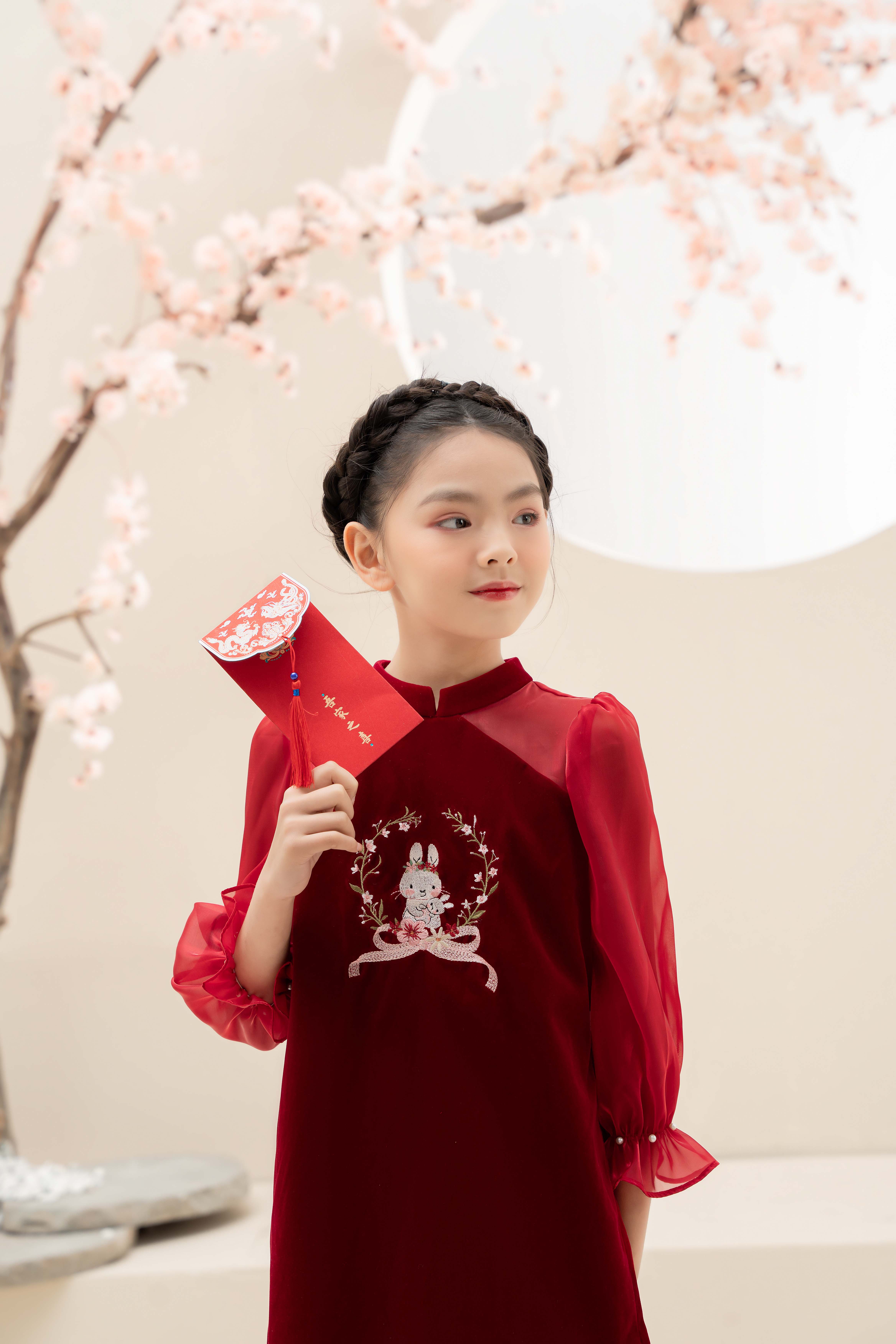 Áo dài thêu thỏ tay đính trai_thumbnail_4