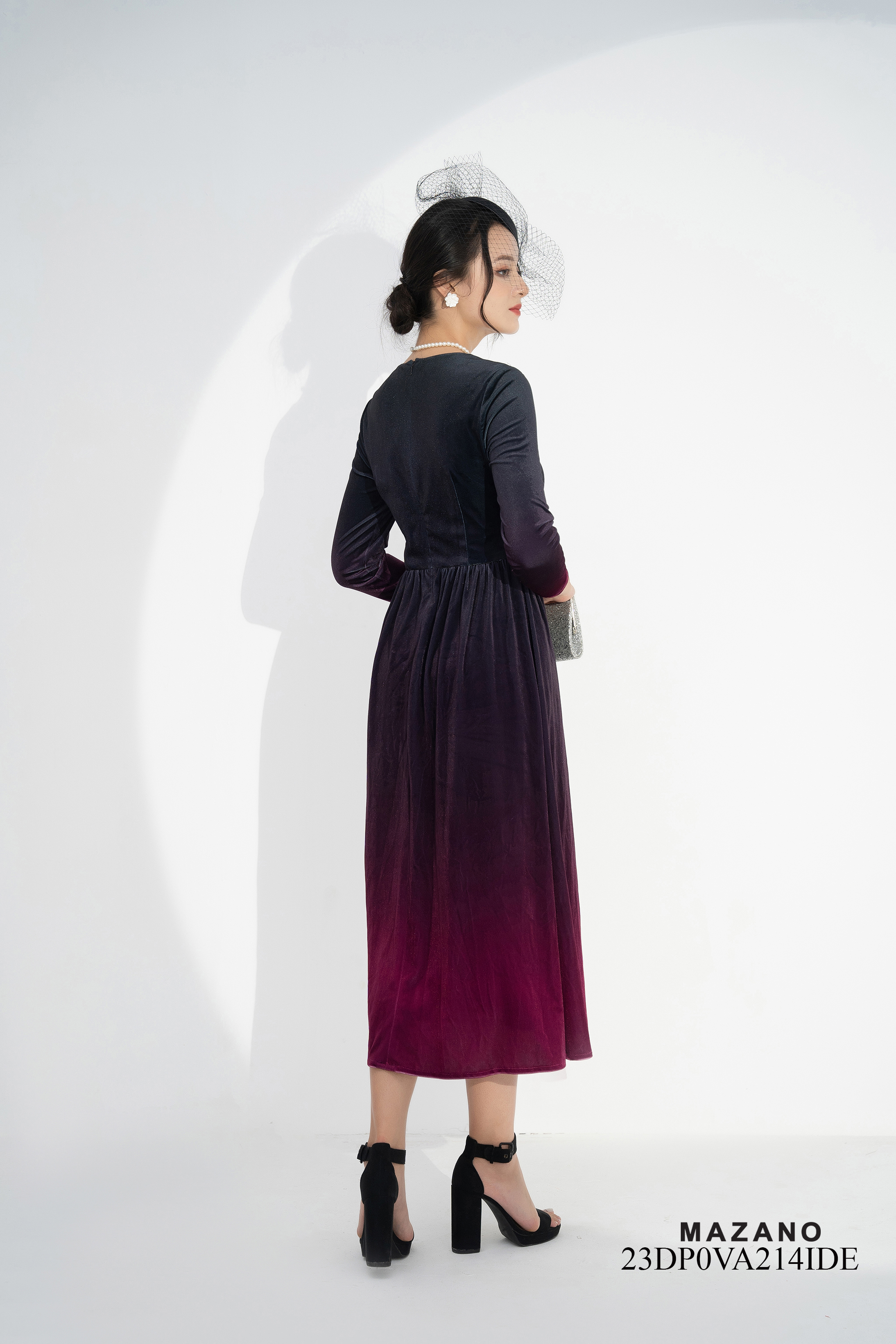 Đầm nhung omber chân rủ hoạ tiết hoa đính cổ V Cách điệu_thumbnail_3