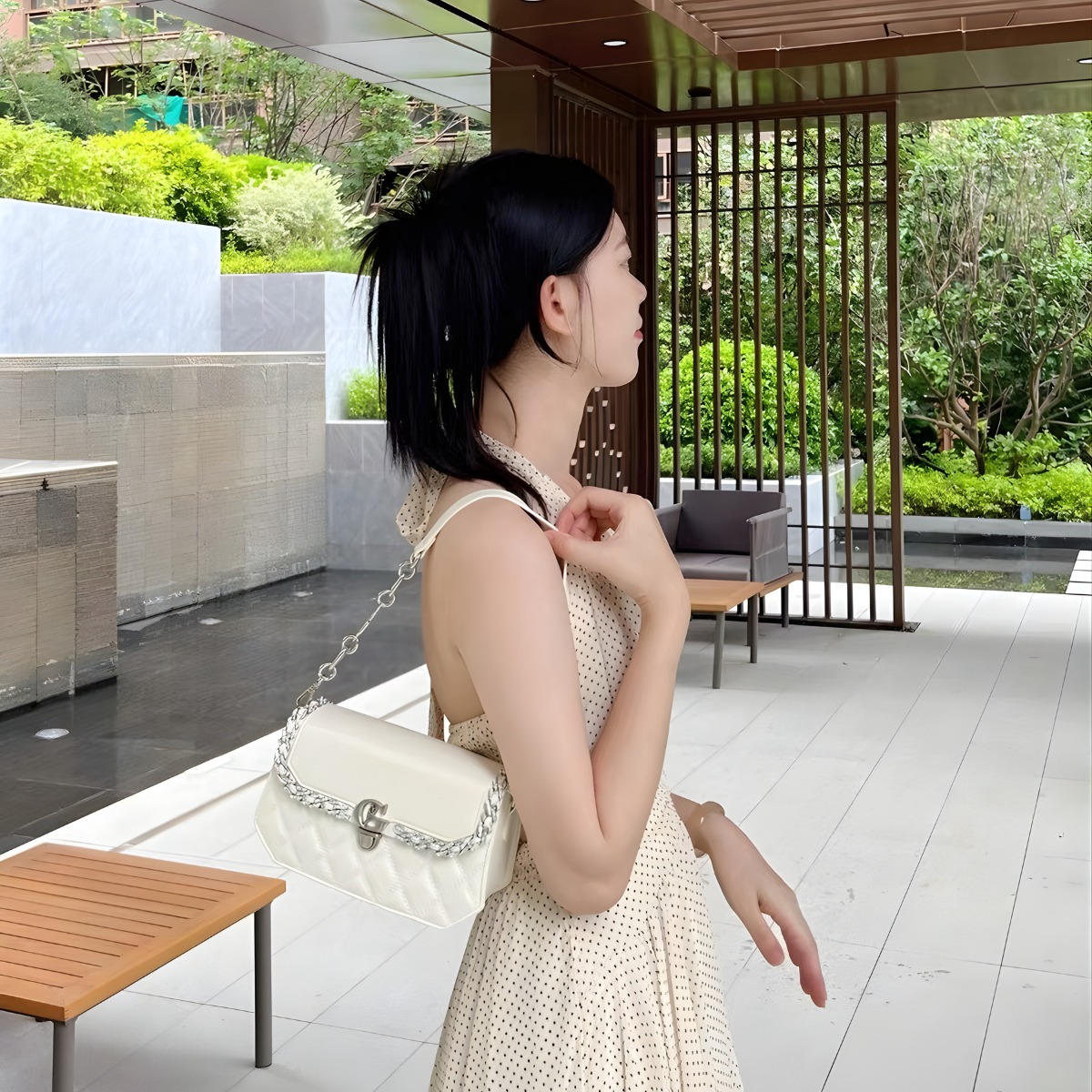 Túi xách nữ UHE_2524 ELY – đeo vai da chần ô, viền quấn bạc, khóa sang trọng – Đen/Trắng_thumbnail_8