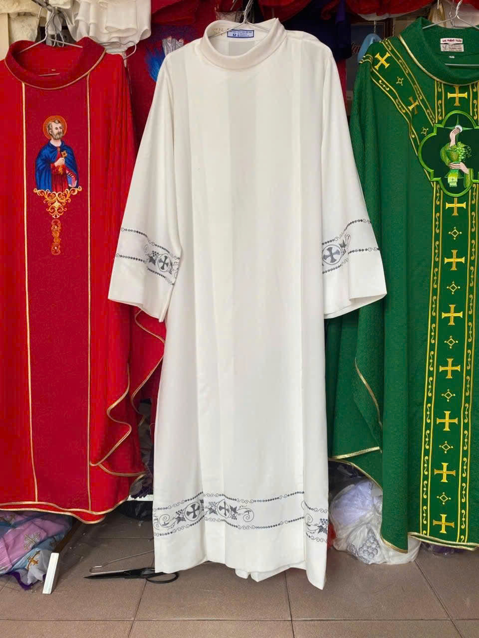 Áo alba trắng kem thêu họa tiết cao cấp vải mát- Quà tặng ý nghĩa dành cho linh mục, tu sĩ_thumbnail_1