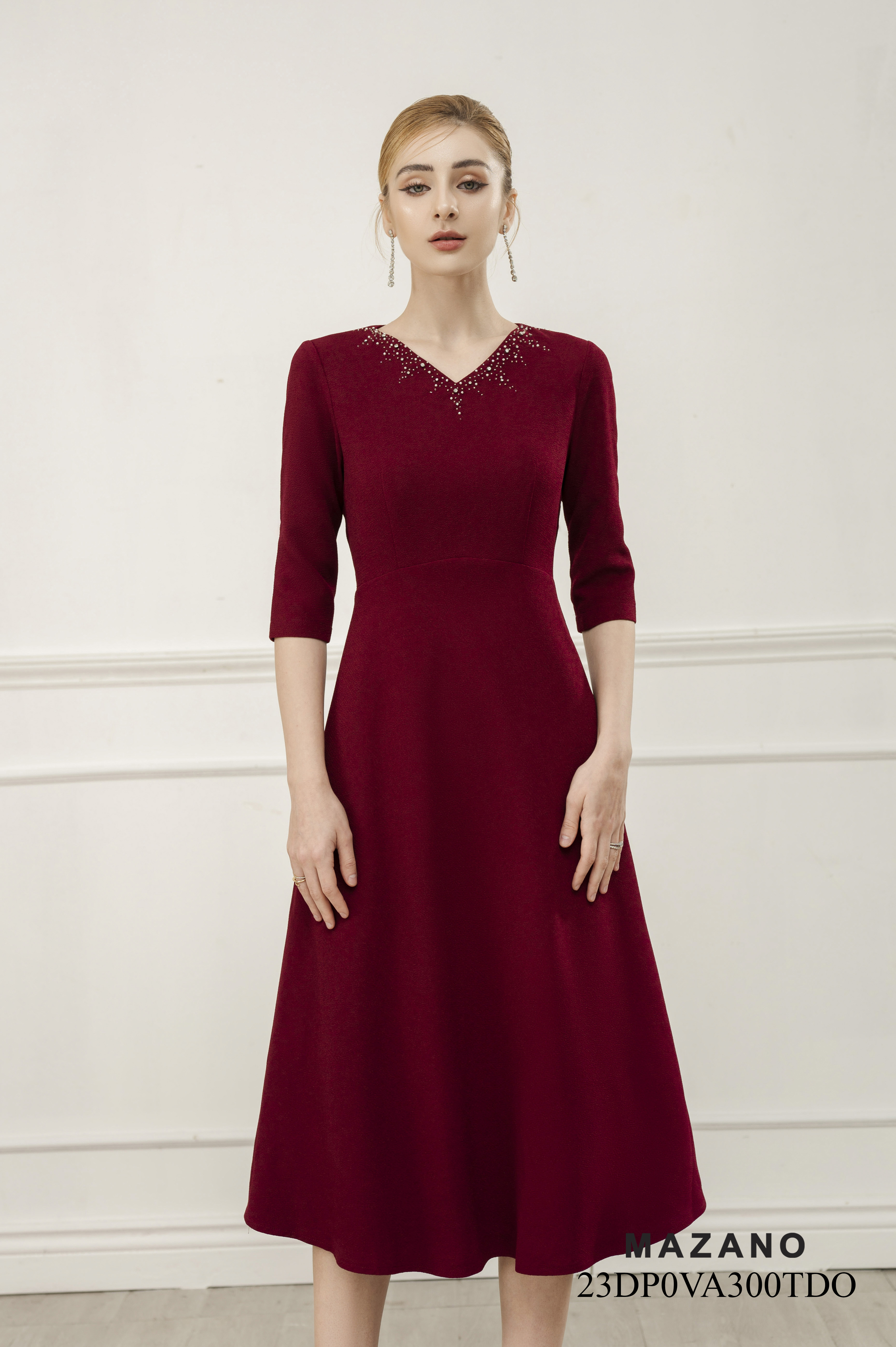 Đầm Ôm Chân Rủ Đính Đá Thủ Công_thumbnail_3