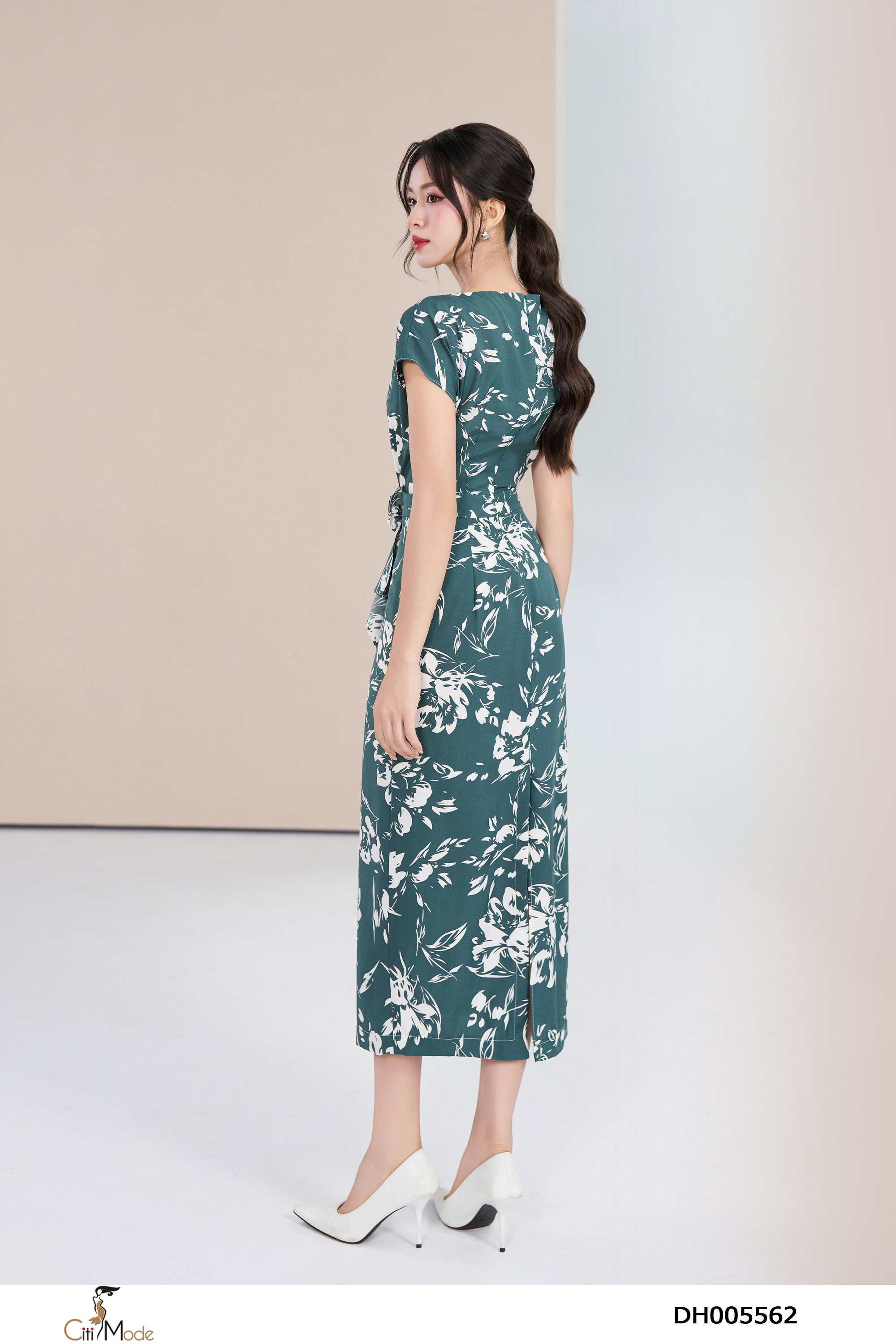 Đầm A hoa xanh họa tiết nổi cổ thuyền tay chờm nhún hông_thumbnail_1