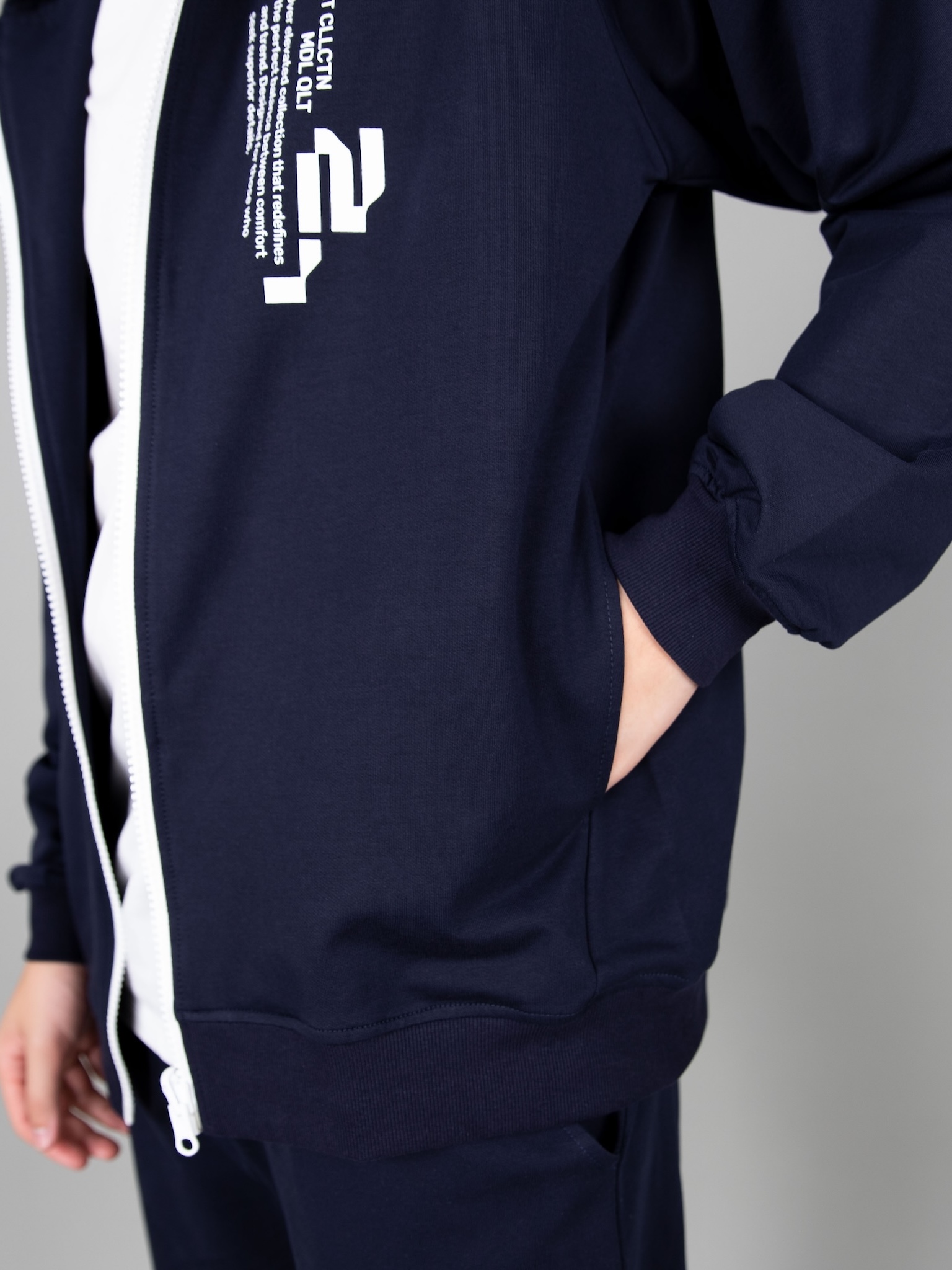 Áo khoác nỉ navy in chữ trắng_thumbnail_2