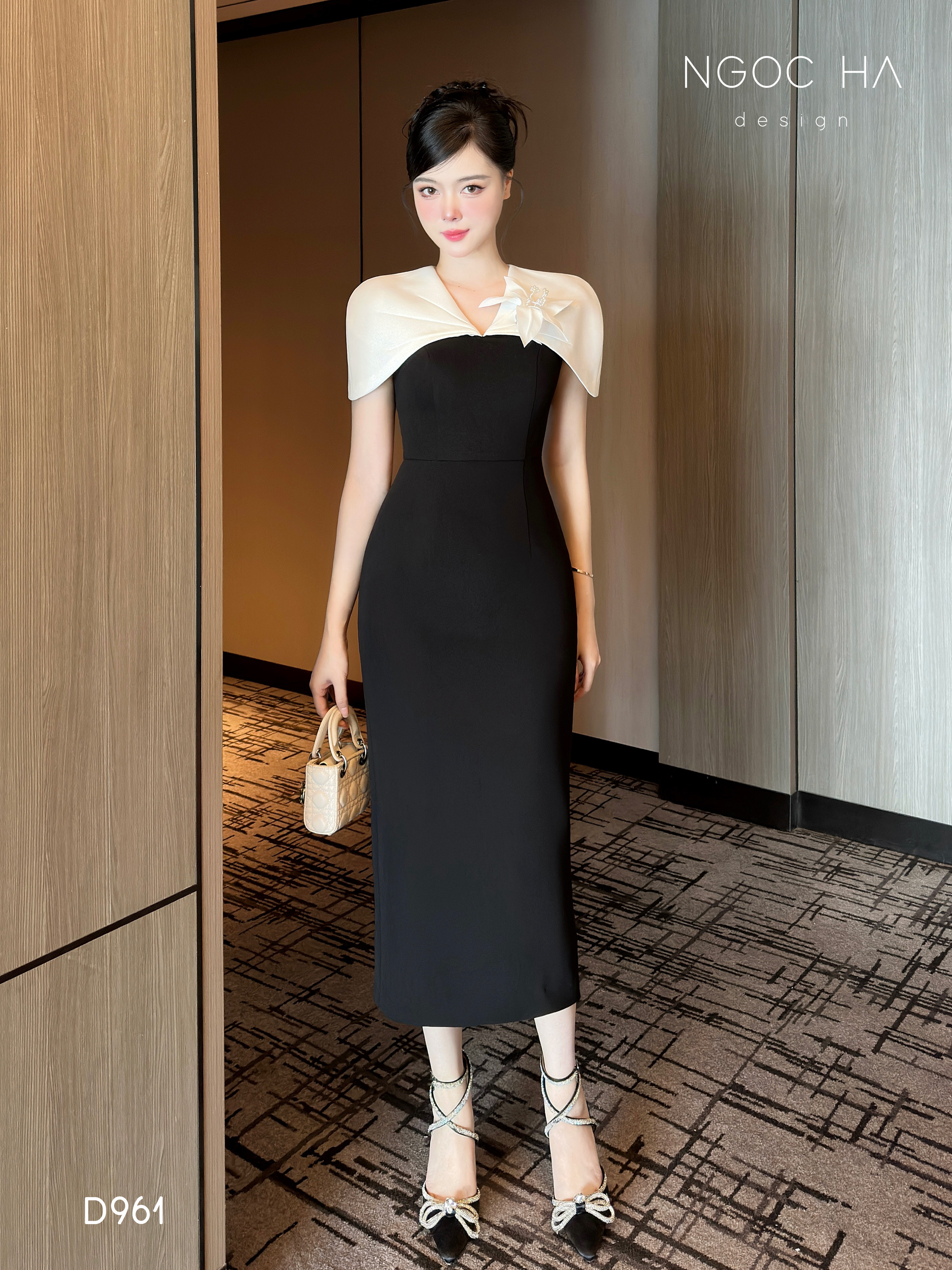 Belle Dress_ Đầm Bút Chì Đen Phối Choàng Vai May Ly Màu Trắng Kèm Hoa D961_thumbnail_2