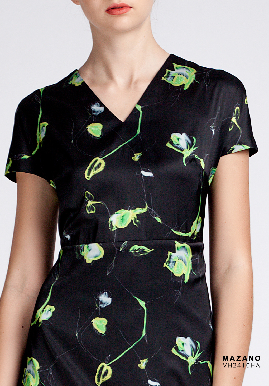 Váy lụa đen cổ tim họa tiết_thumbnail_4