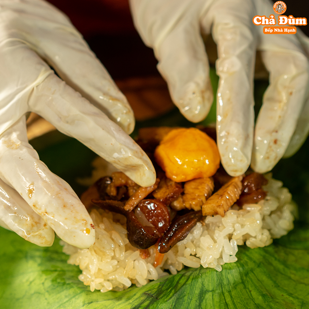 Xôi Gà Lá Sen 550g – Món Ngon Truyền Thống Miền Nam, Gói Trọn Trong Lá Sen Thơm Dịu_thumbnail_3