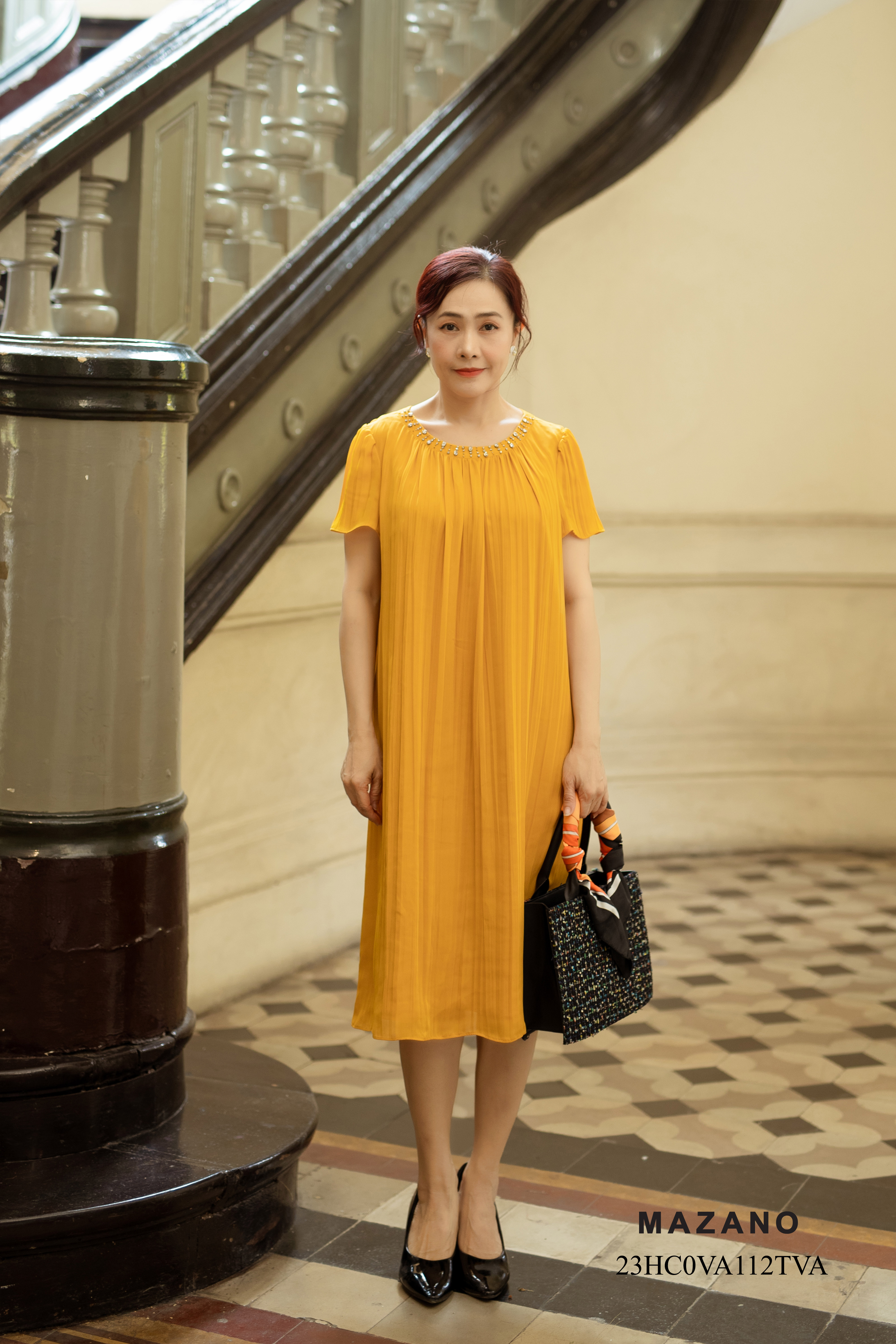 Váy Đầm Suông Vải chiffon dập nhăn Cổ tròn đính trang trí Tay ngắn Dài qua gối_thumbnail_4