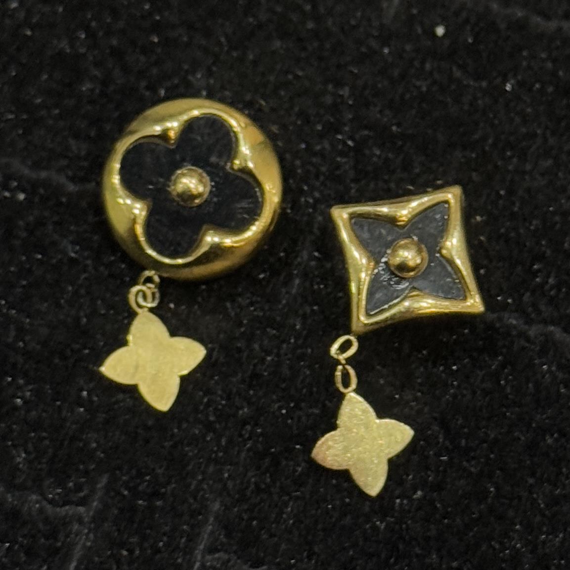 khuyên kiểu cặp titan vàng hoa đen rơi charm tròn vuông