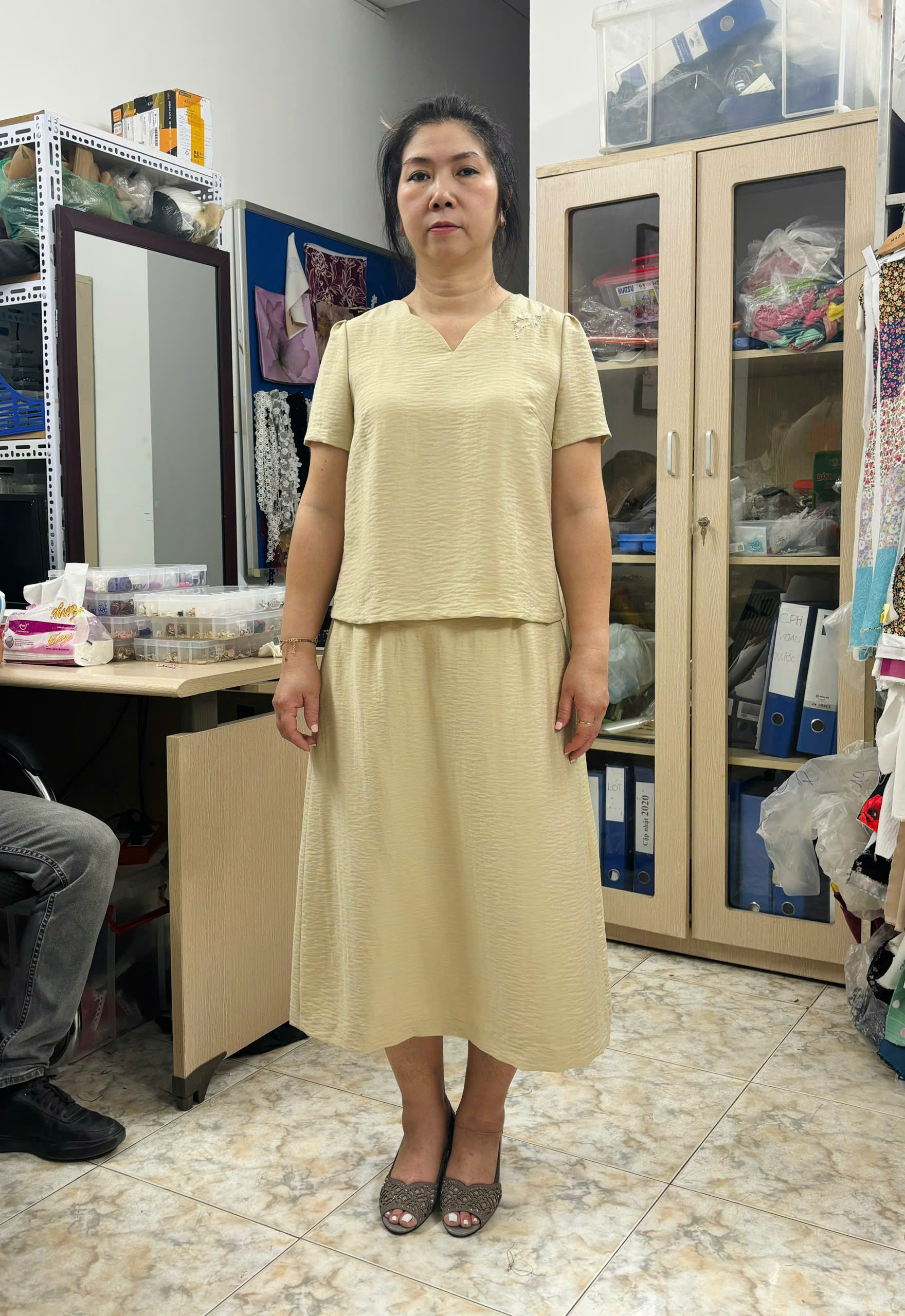 Bộ chân váy và Áo suông Vải linen lụa đính thủ công V cách điệu Tay ngăn Dài chân váy tới bắp_thumbnail_0