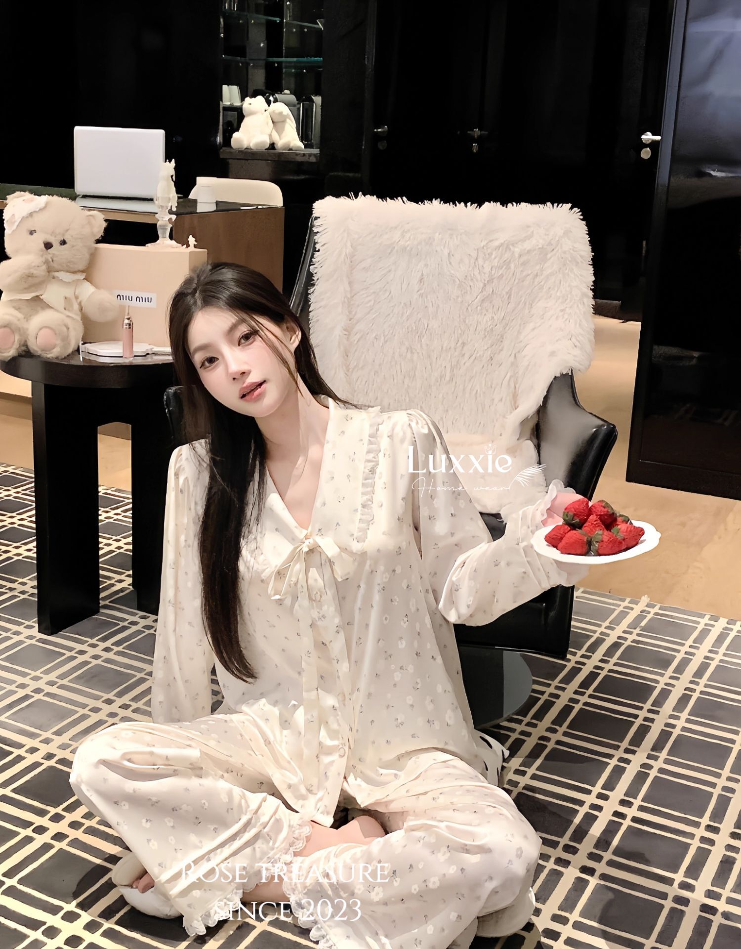 N123 Pijama lụa trắng hoa nhí viền ren cổ sen