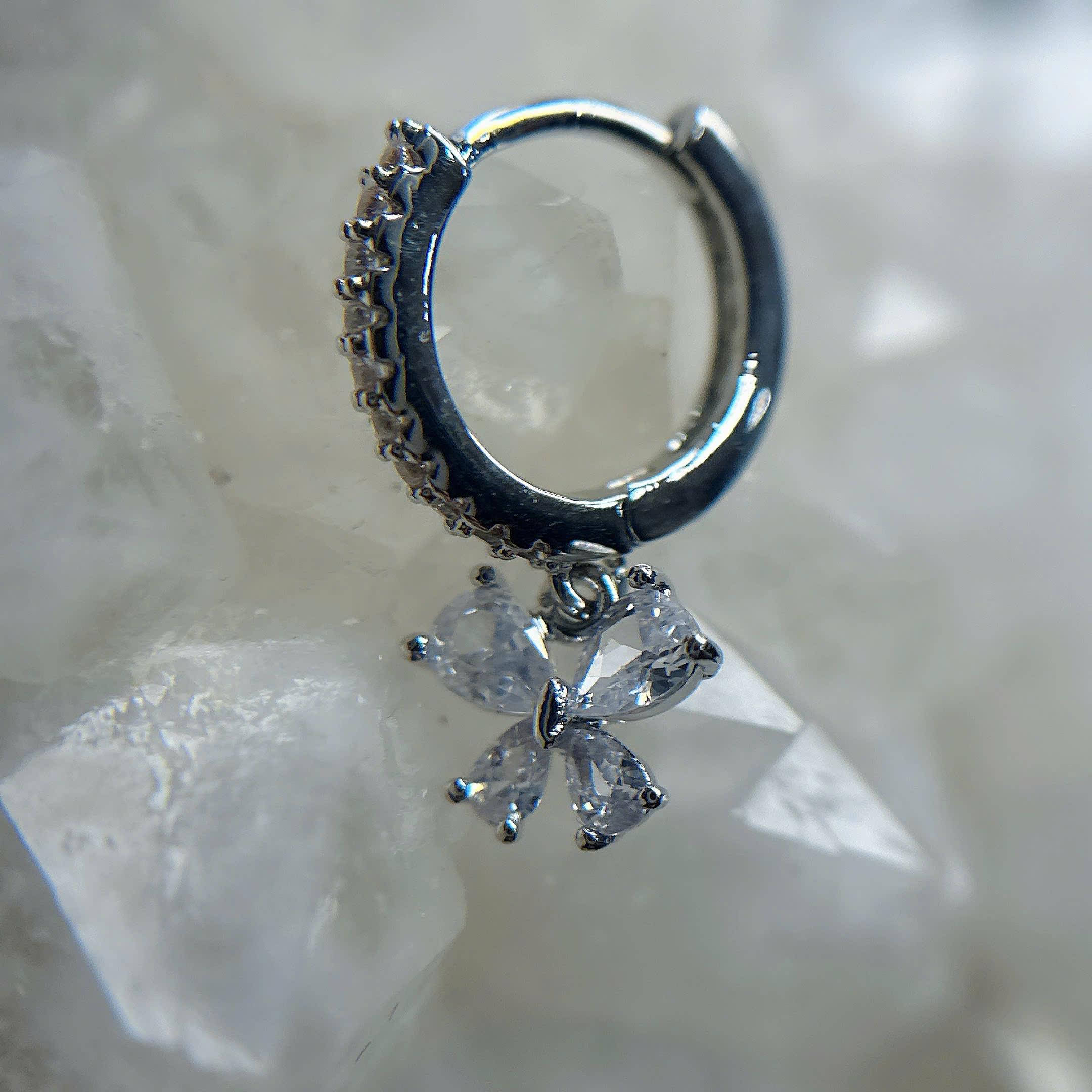 Khuyên vòng kiểu rơi nơ trắng_thumbnail_2