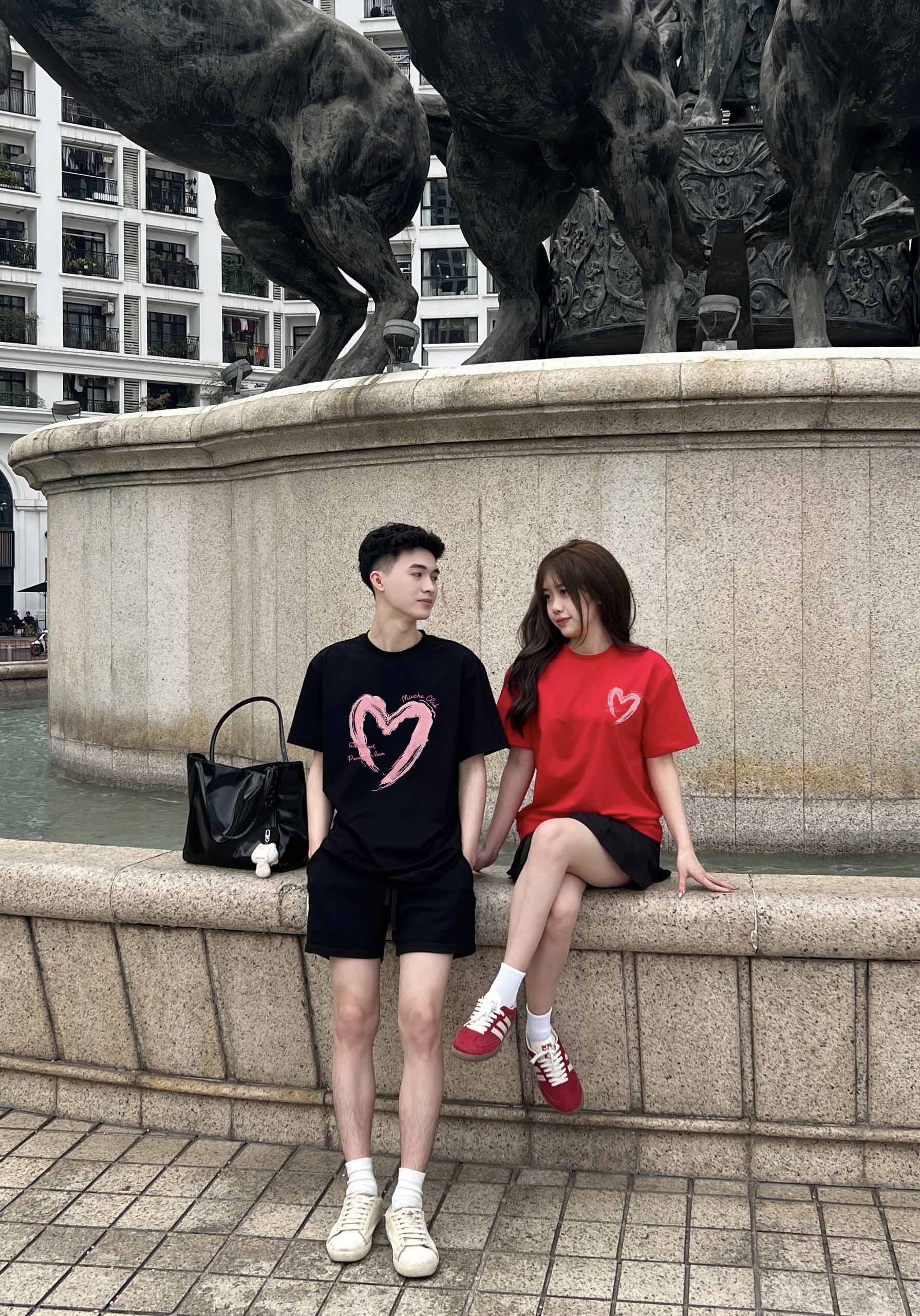 Áo thun cặp nam nữ trái tim form rộng 1941 Miucho cổ tròn vải 4c cotton 220gsm thoáng mát in mix_thumbnail_5