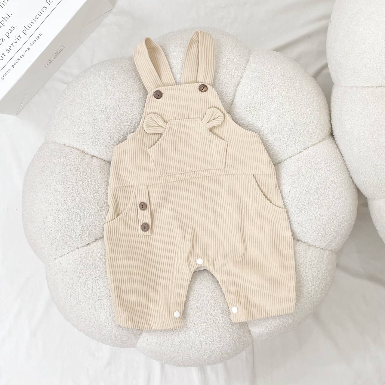 Yếm quần nhung BE túi ngực tai gấu