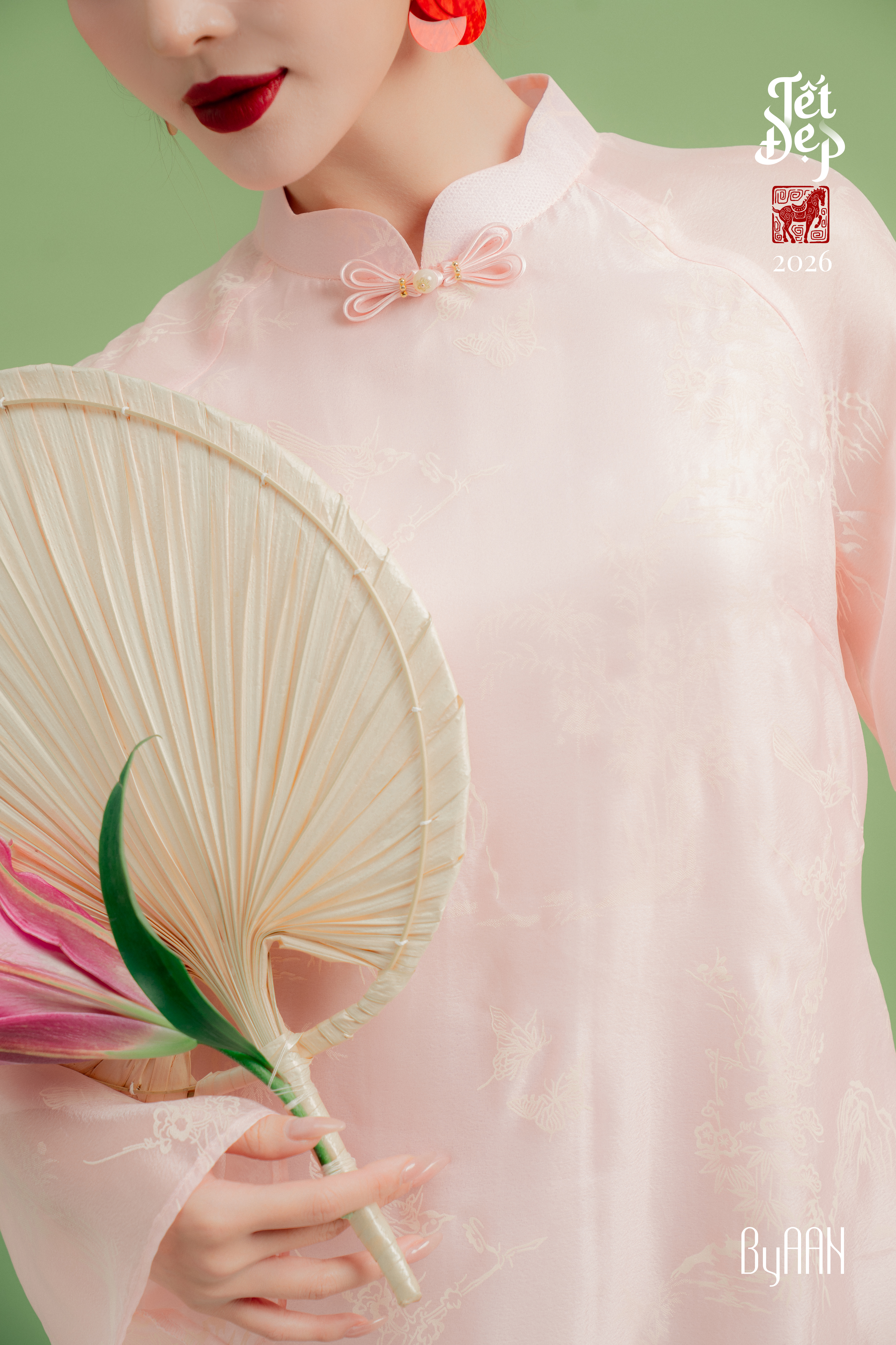 Áo dài 4 tà tơ hoa chìm phối cổ khuy tàu