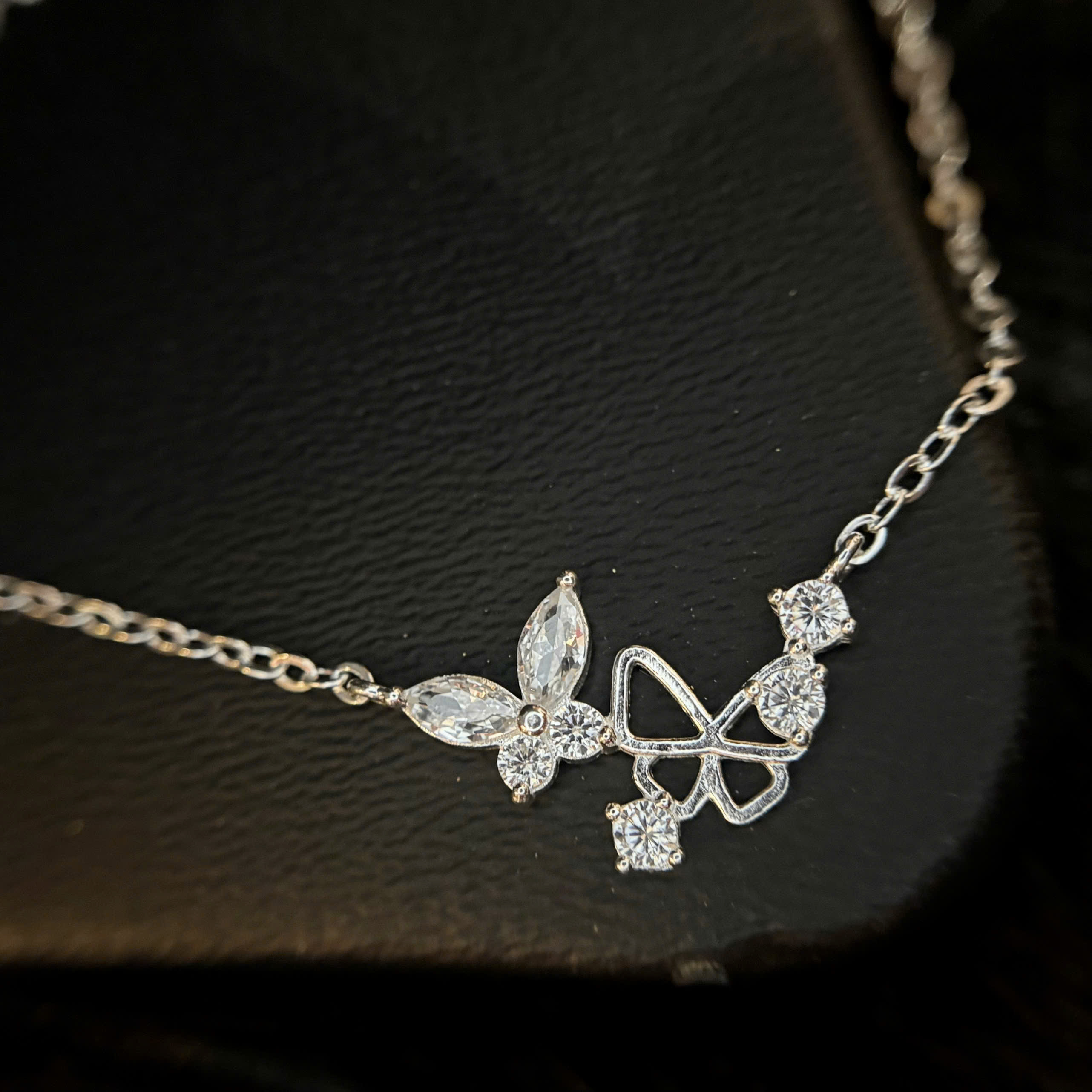 Vòng cổ bạc xi kim bướm trắng_thumbnail_1