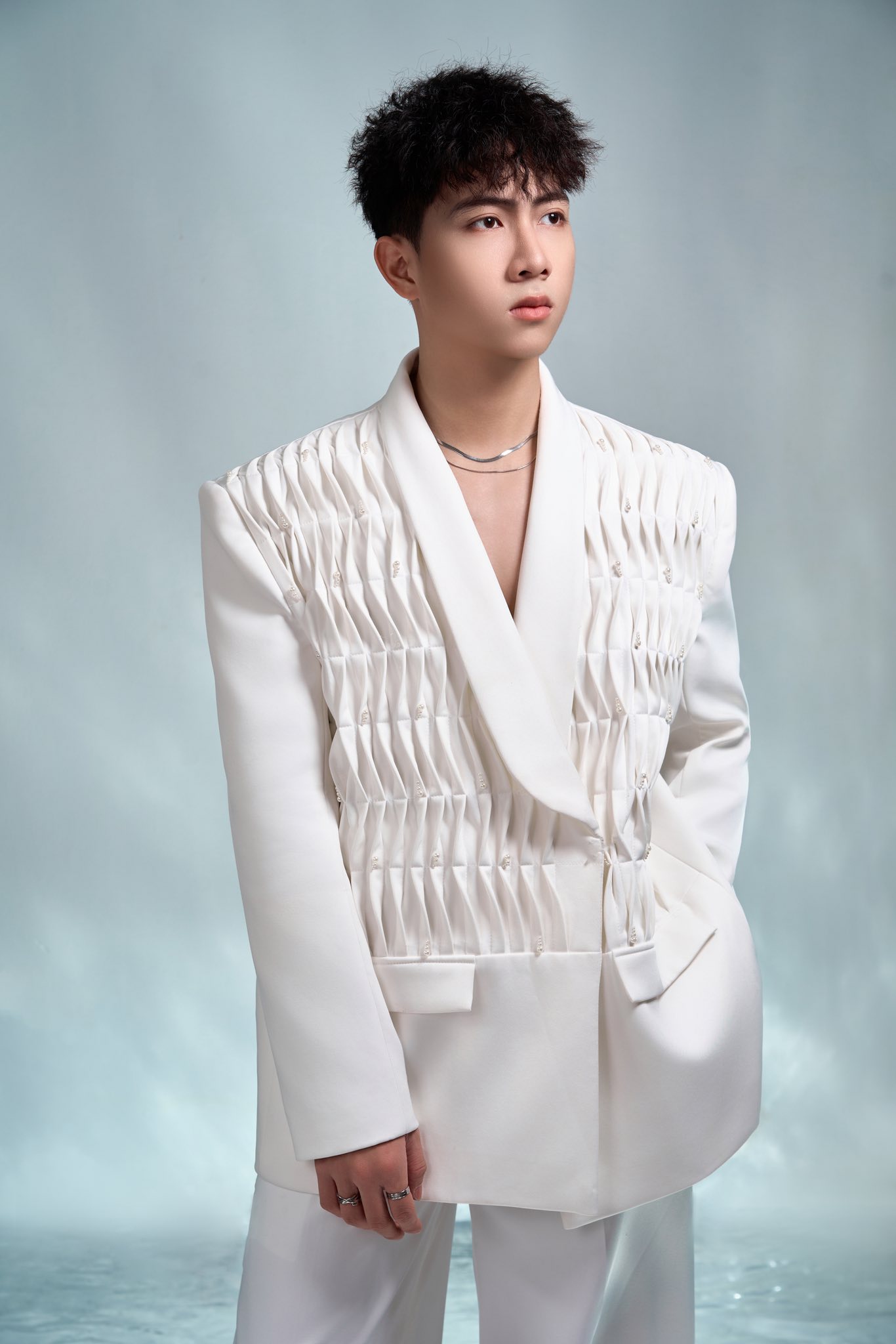 BỘ VEST TRẮNG LƯU QUANG_thumbnail_1