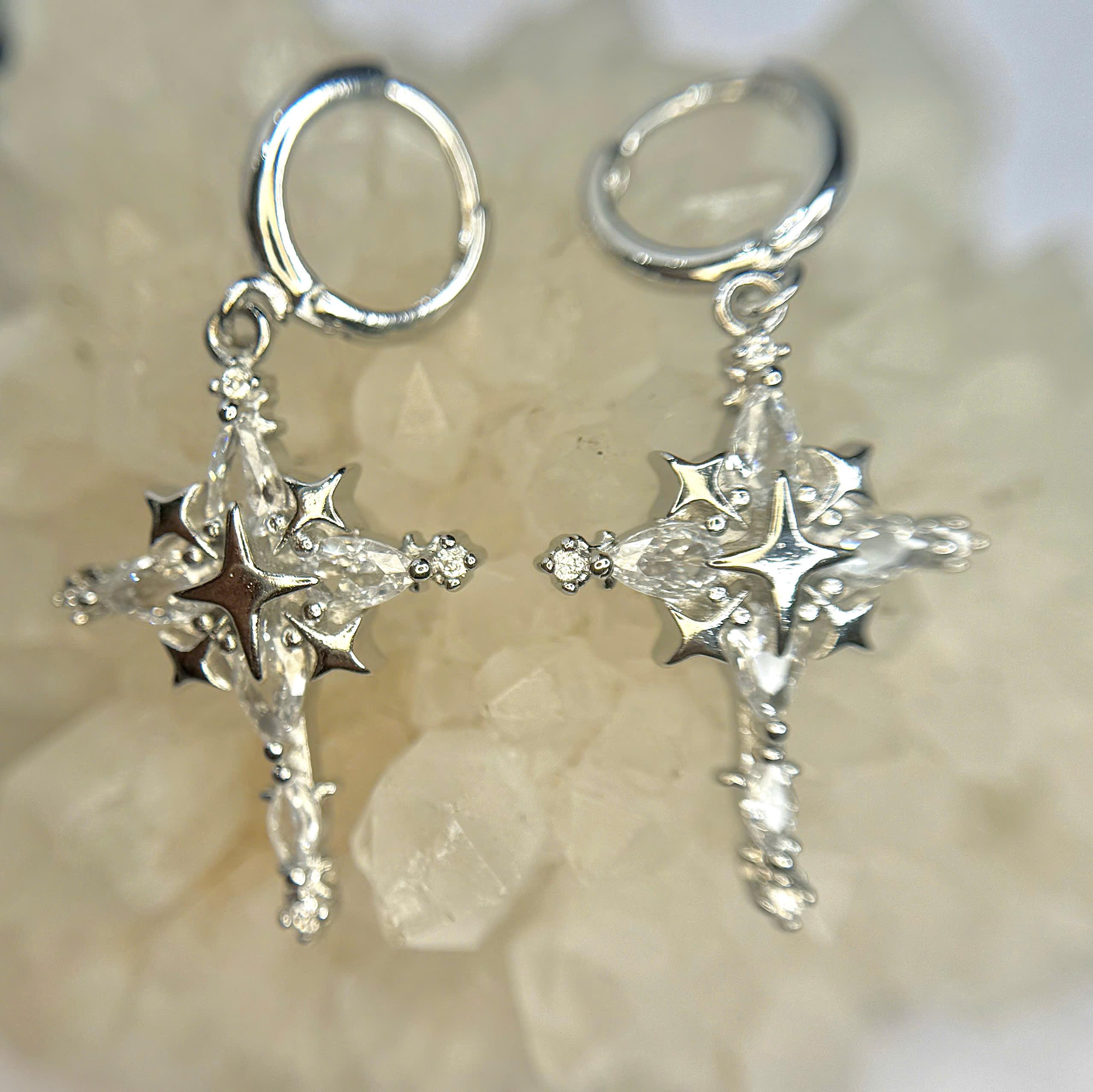 Khuyên vòng cặp hợp kim nhiều sao 4 cánh đá trắng_thumbnail_2