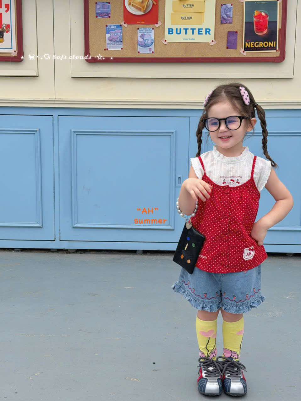 AH78 - Quần short jean xanh viền bèo thêu họa tiết hãng AH