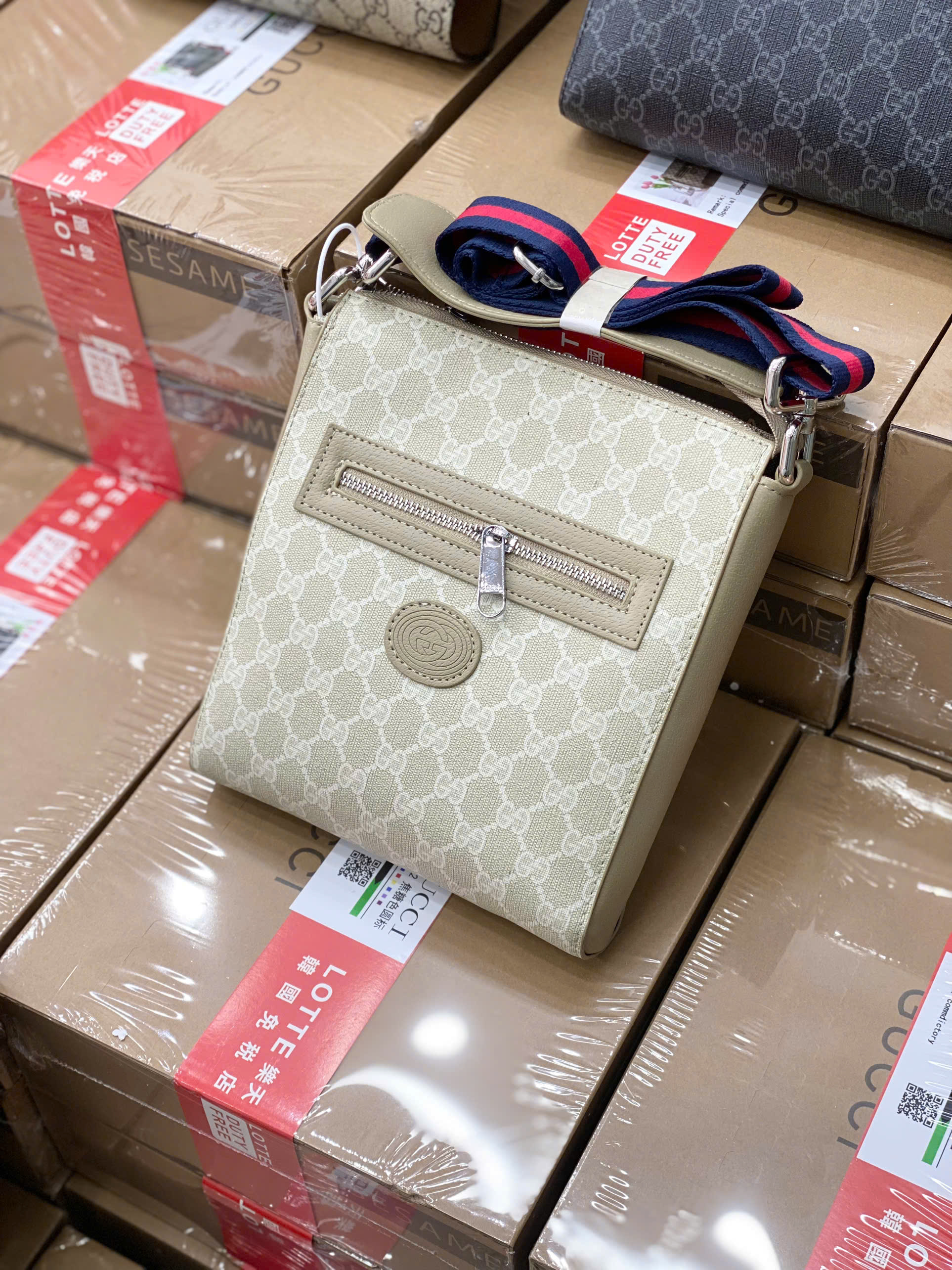 Túi Đeo Chéo Gucci GG Supreme Messenger Bag_thumbnail_27